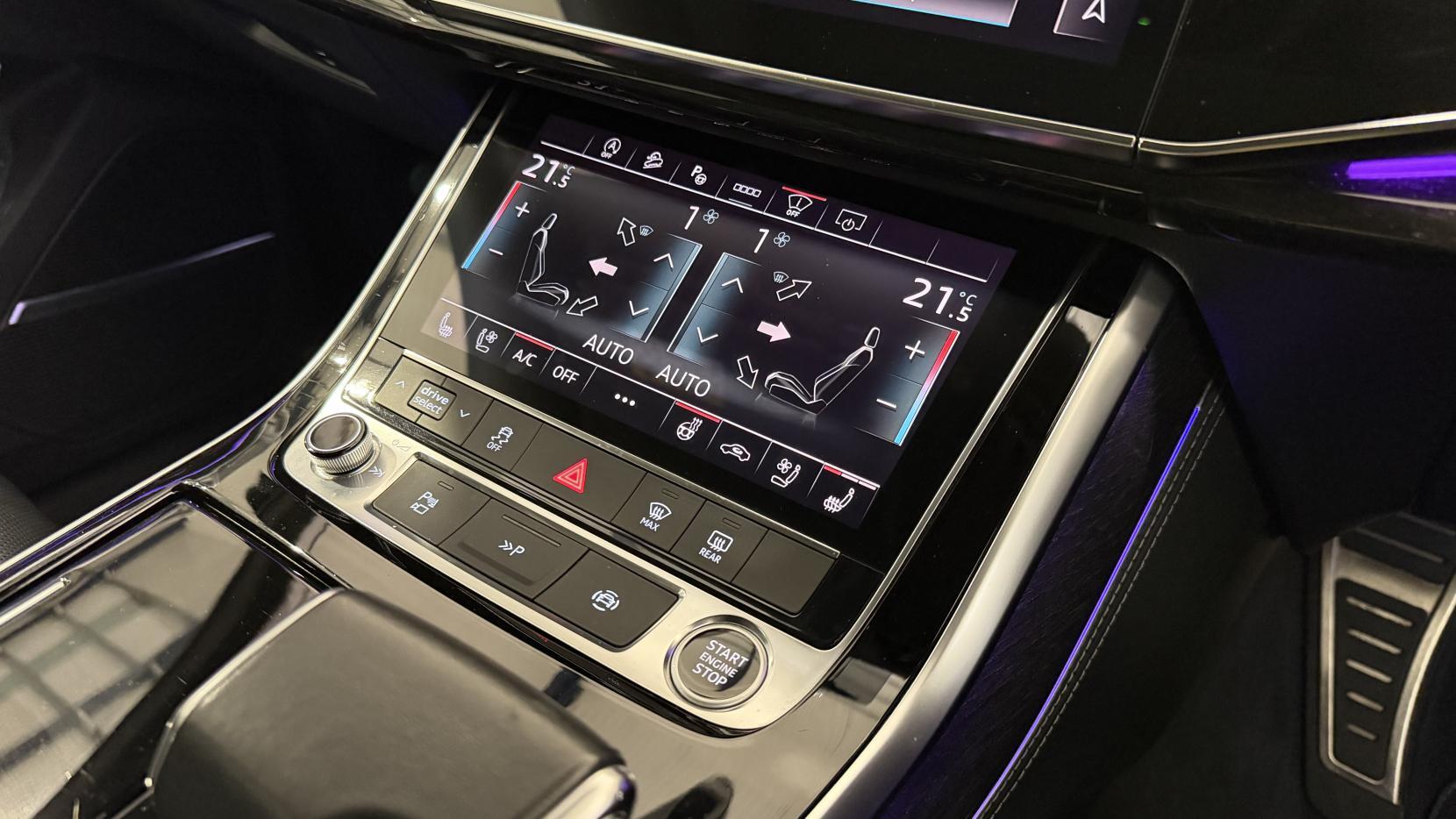 Audi Q7 view 24