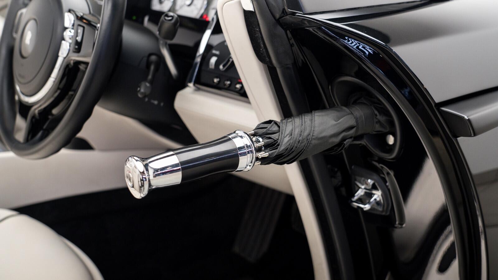 Rolls-Royce Dawn view 28