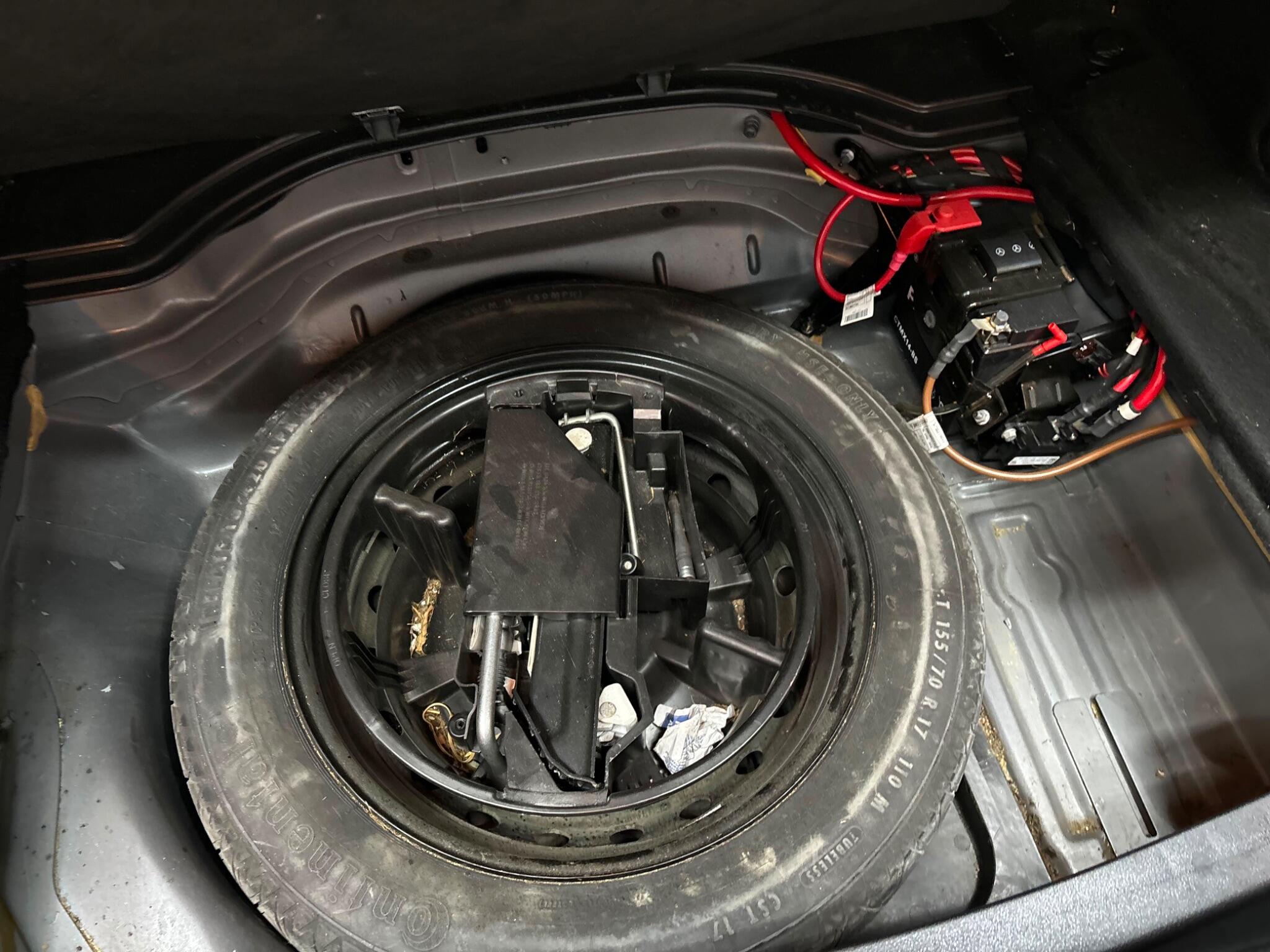 Mercedes-Benz E Class view 34