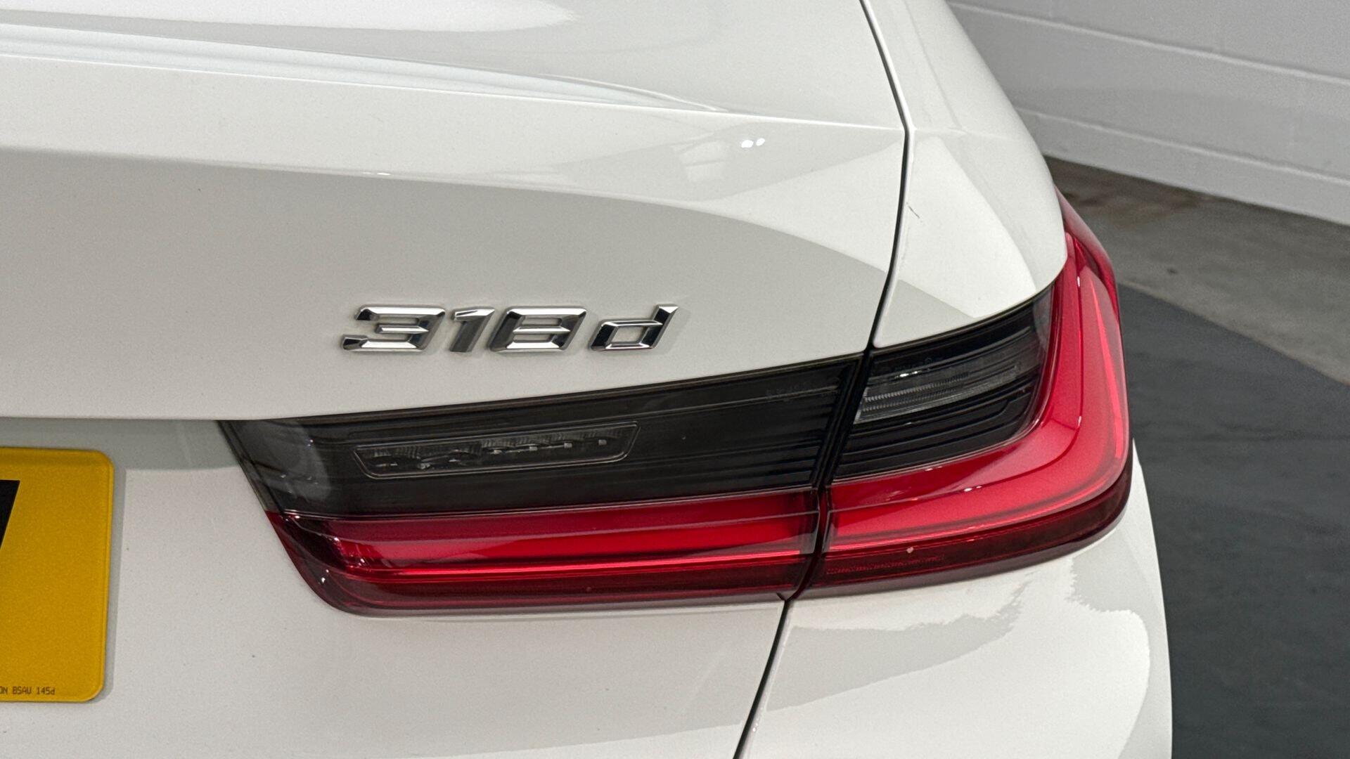 BMW 3 Series view 22