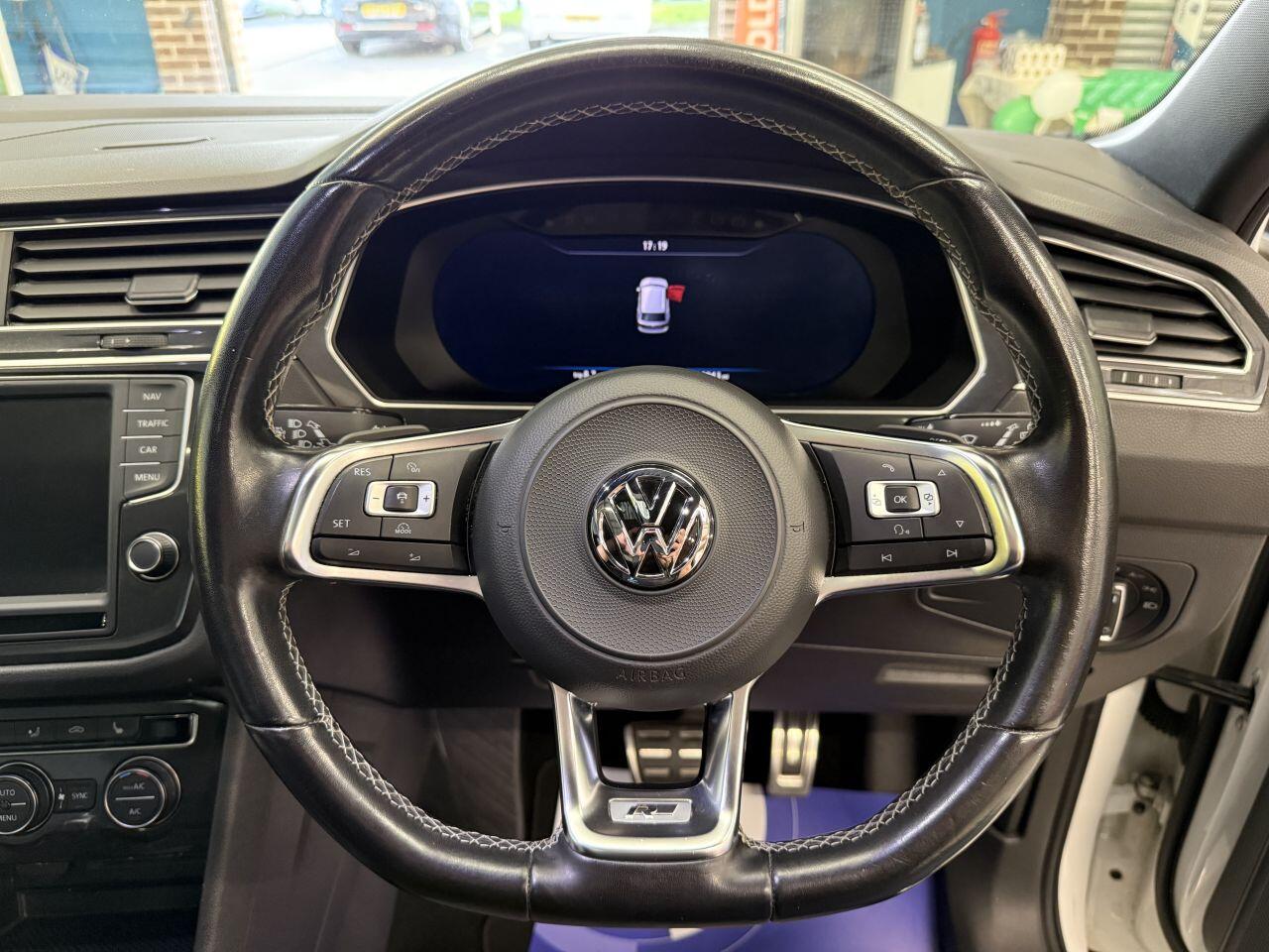 Volkswagen Tiguan view 14