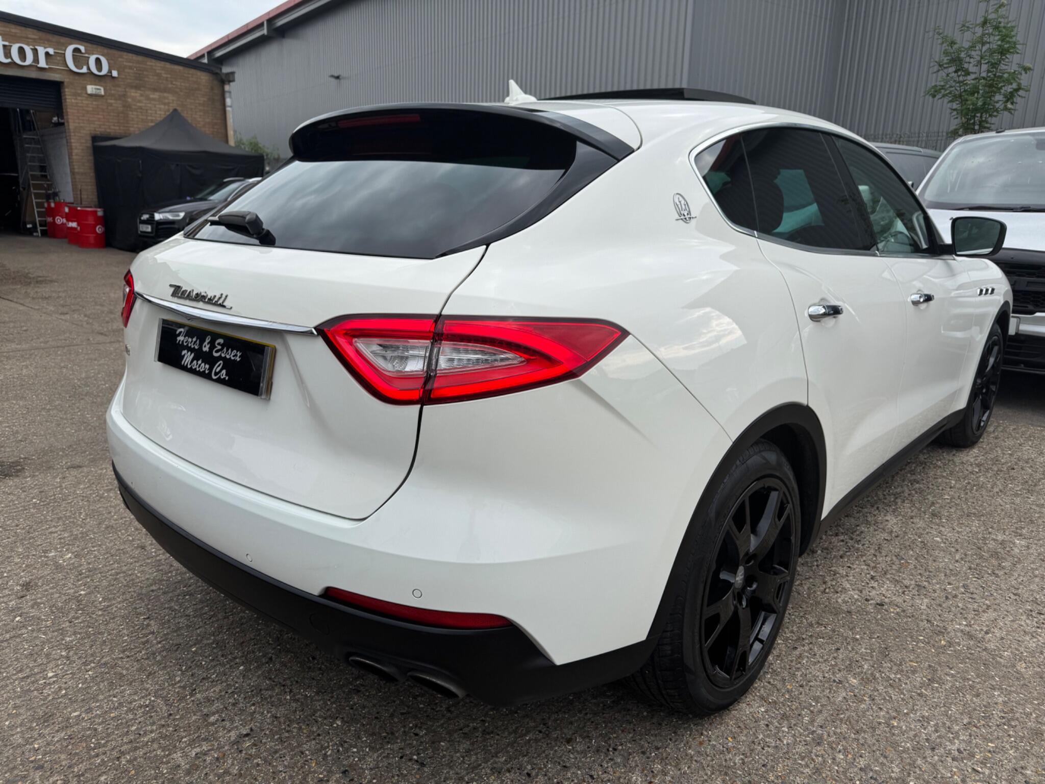 Maserati Levante view 15