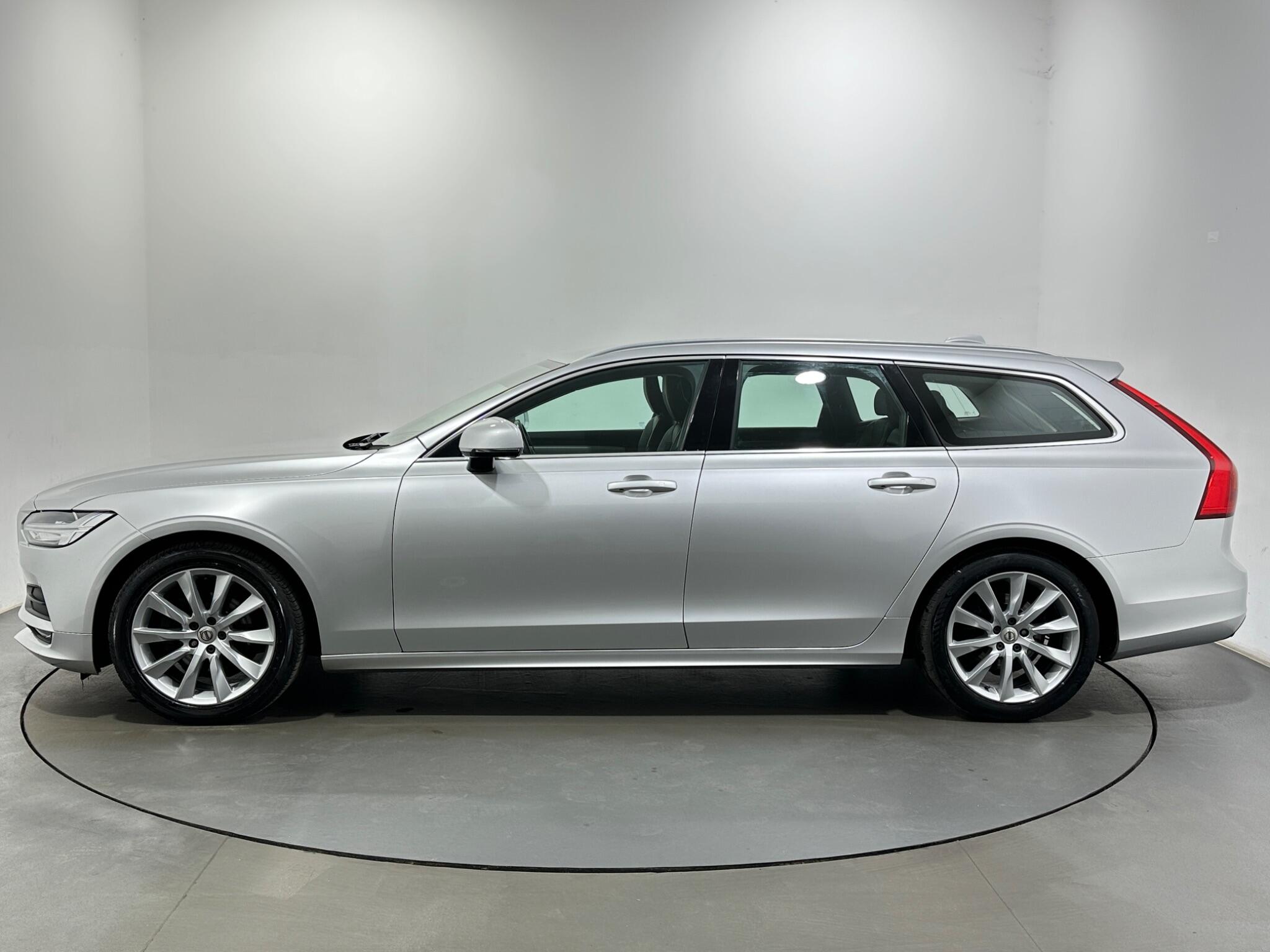Volvo V90 view 5