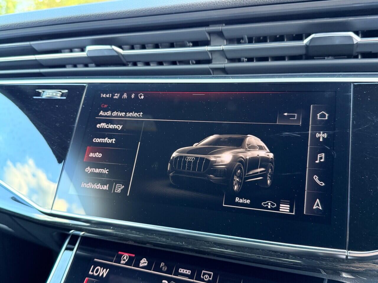 Audi Q8 view 27