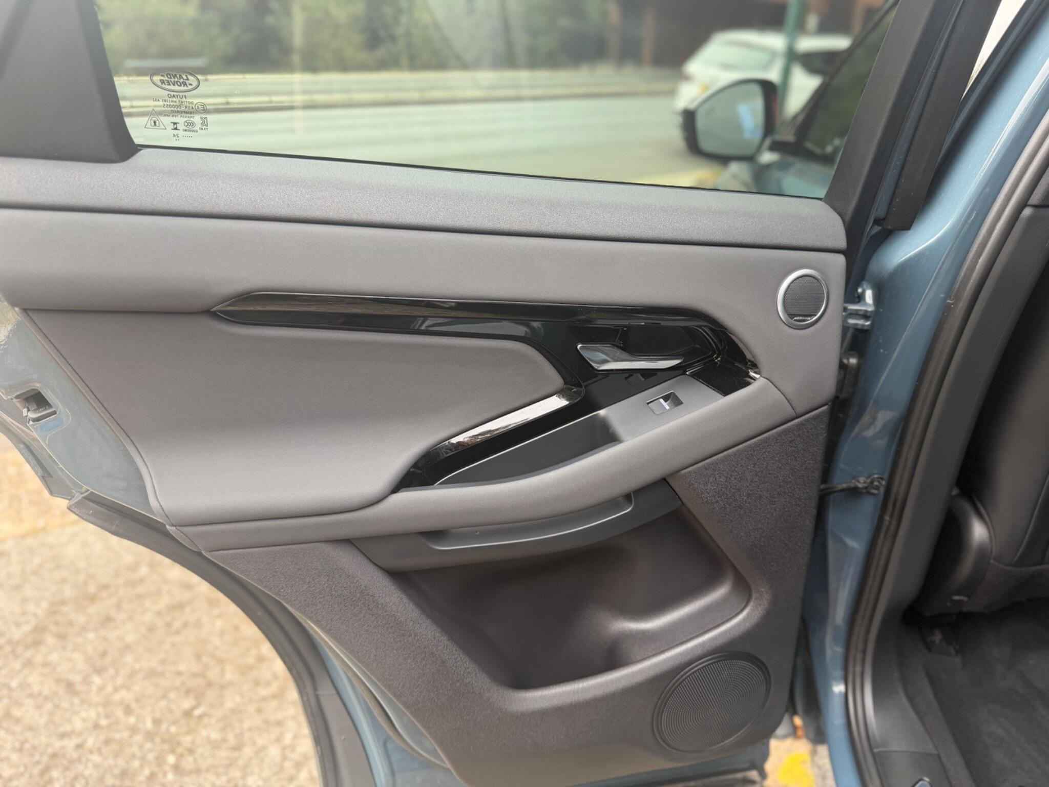 Land Rover Range Rover Evoque view 36