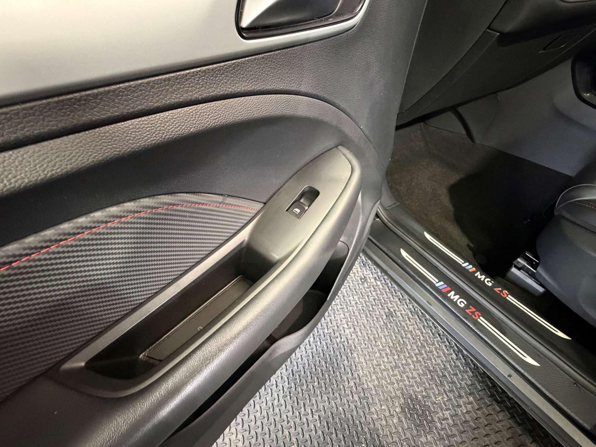 MG ZS view 63