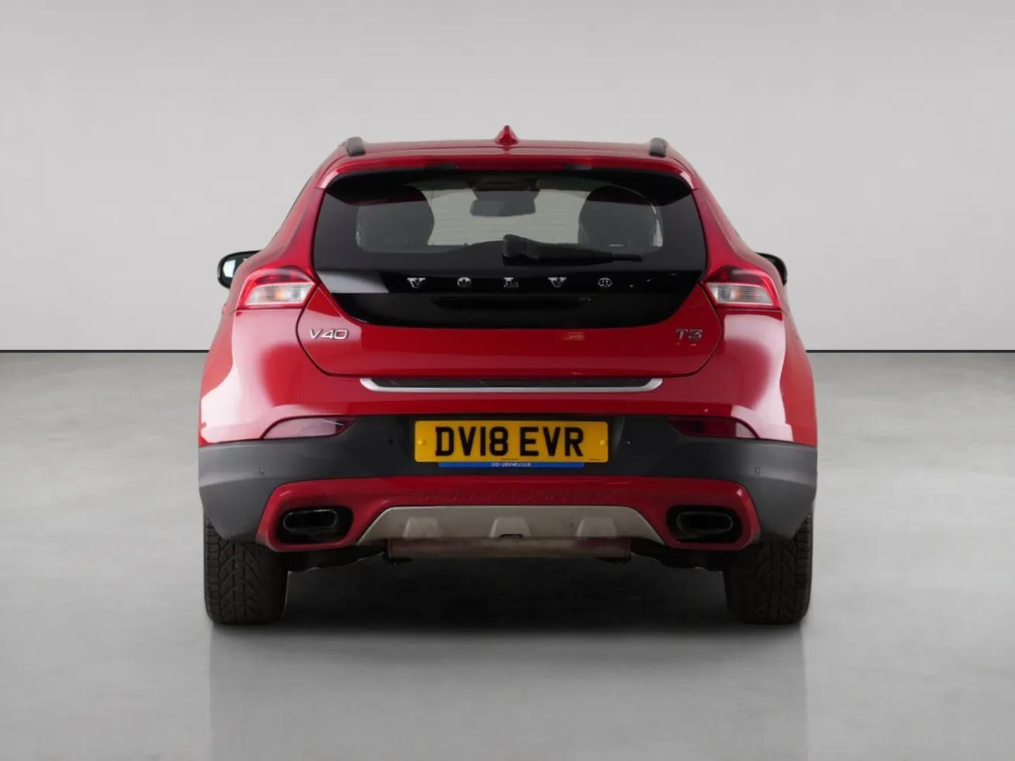 Volvo V40 Cross Country view 7