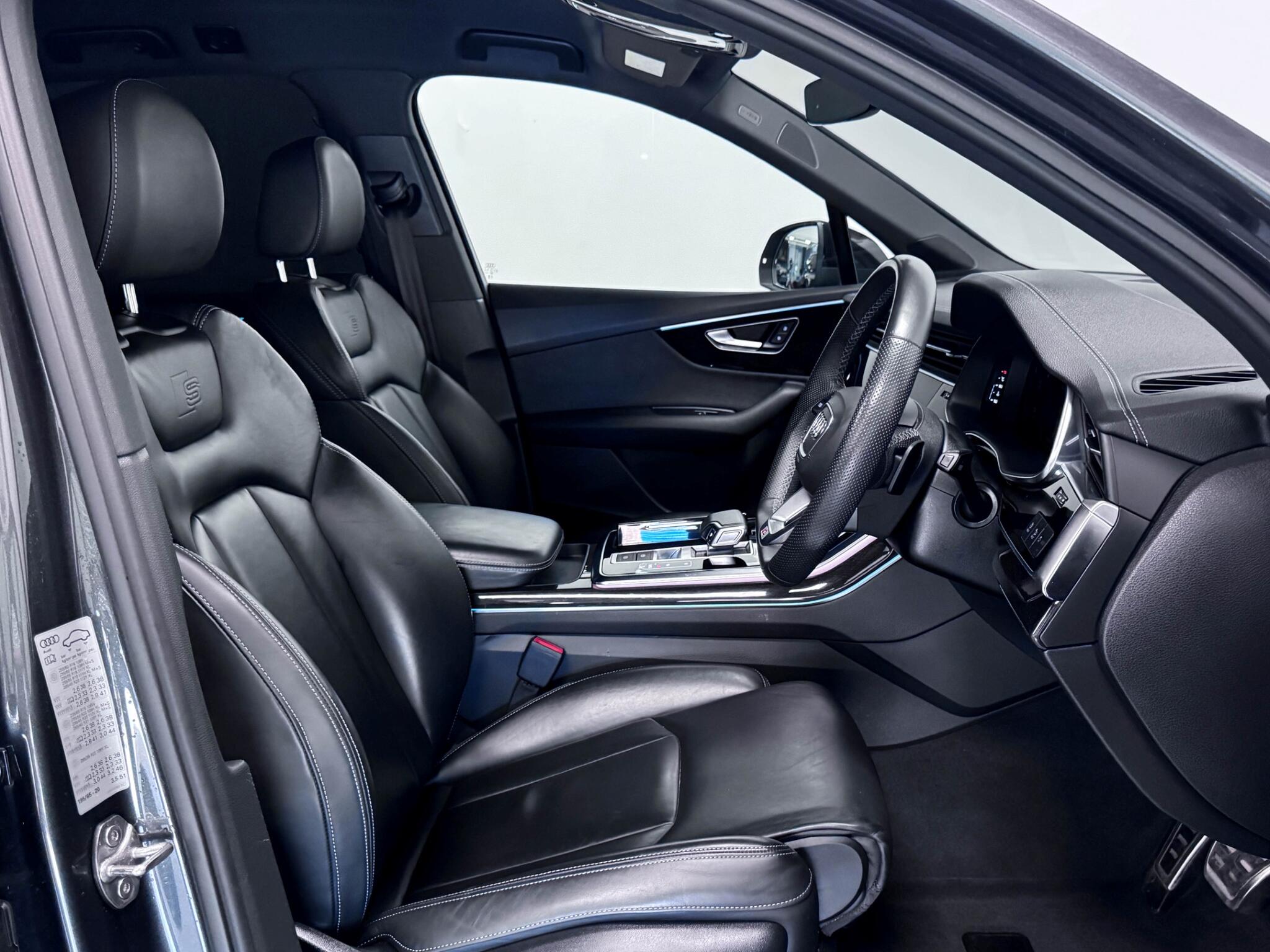 Audi Q7 view 30