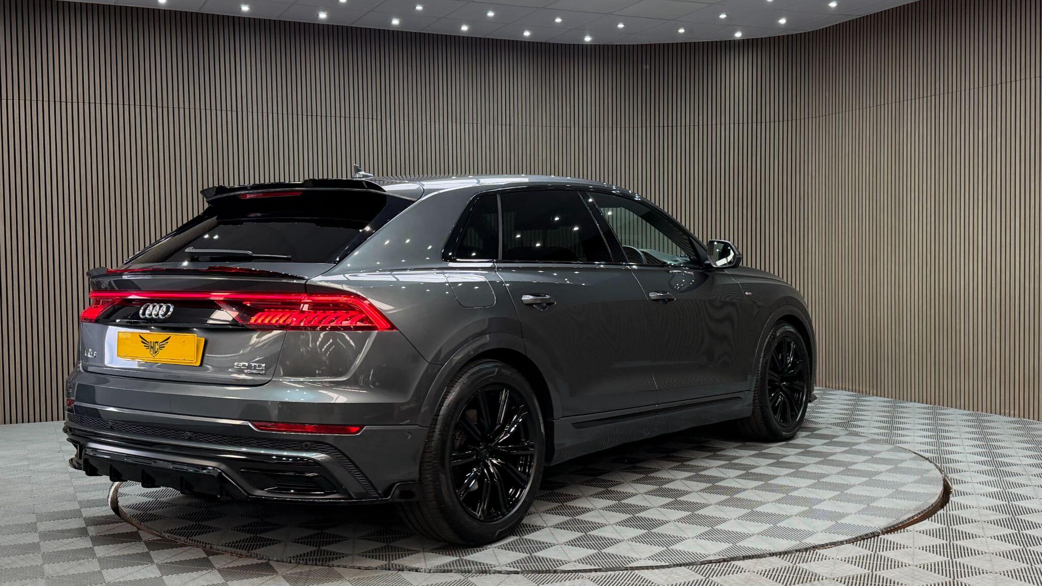 Audi Q8 view 7