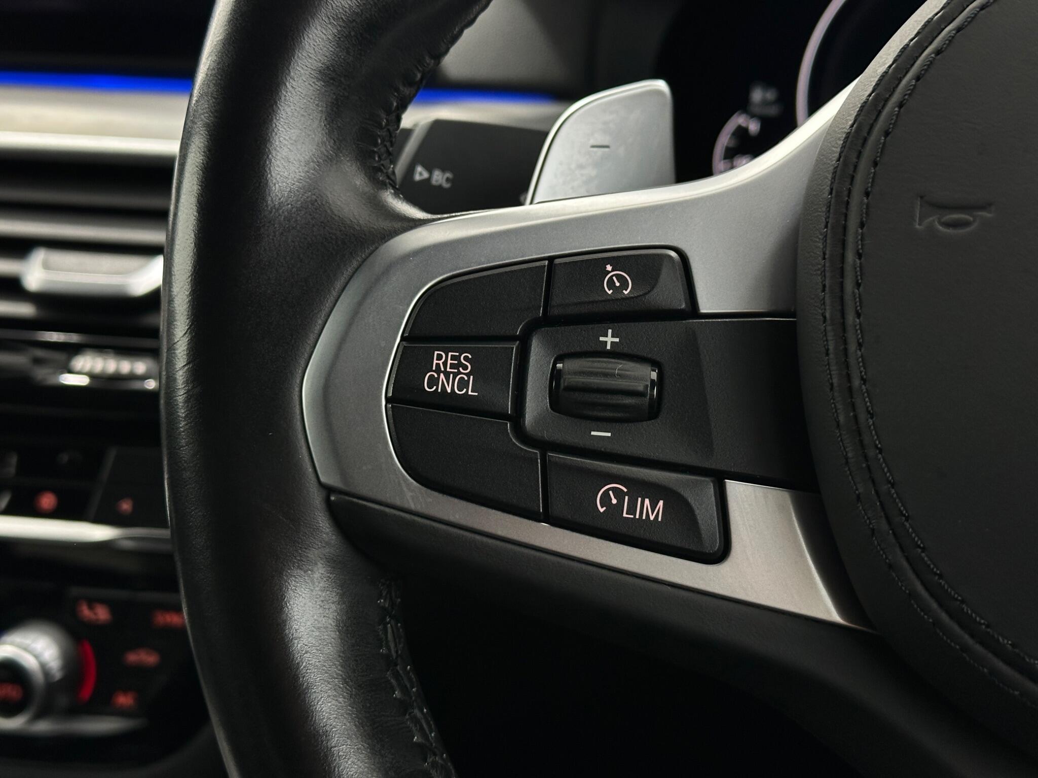BMW 5 Series view 14