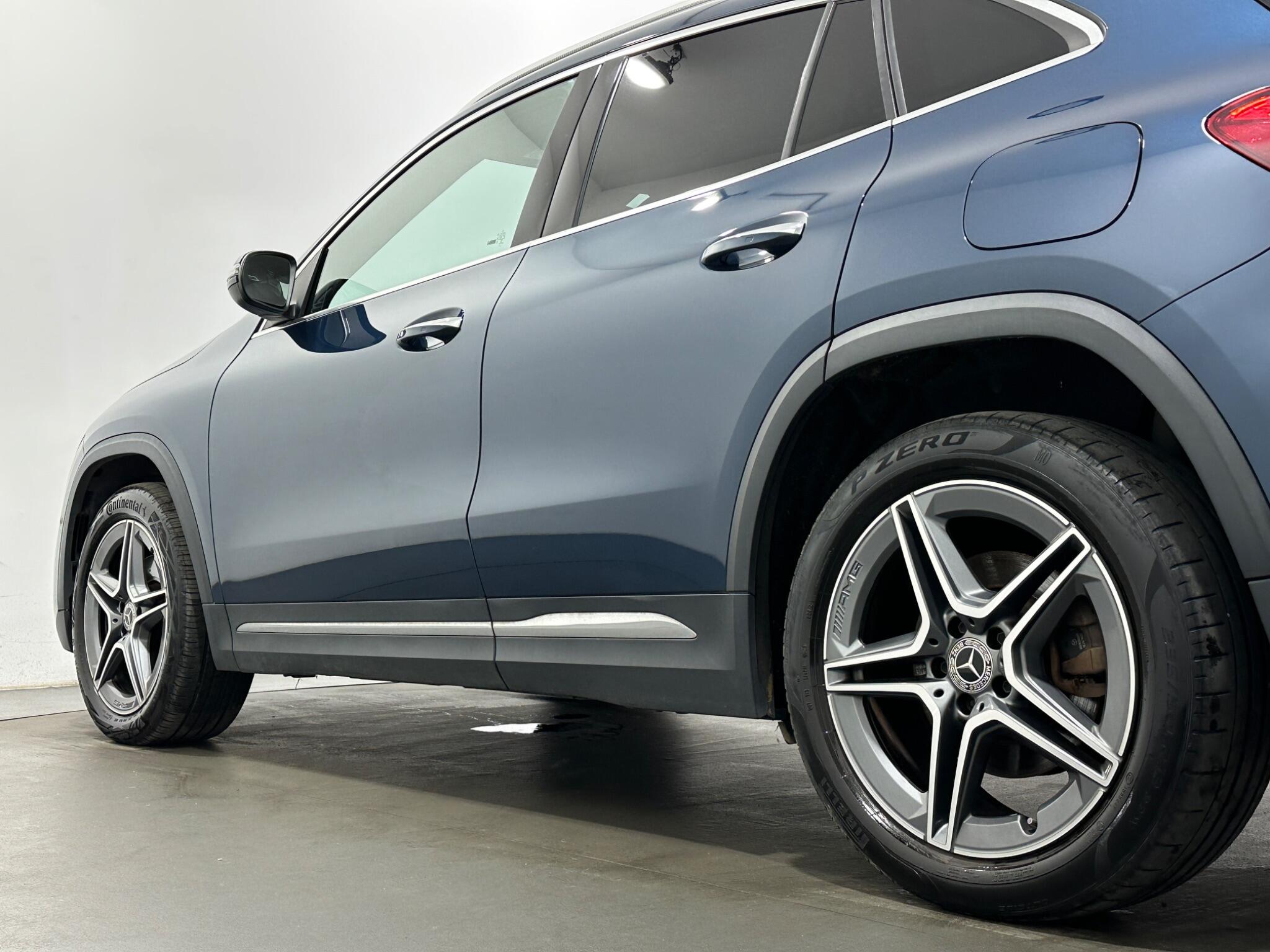 Mercedes-Benz Gla view 52