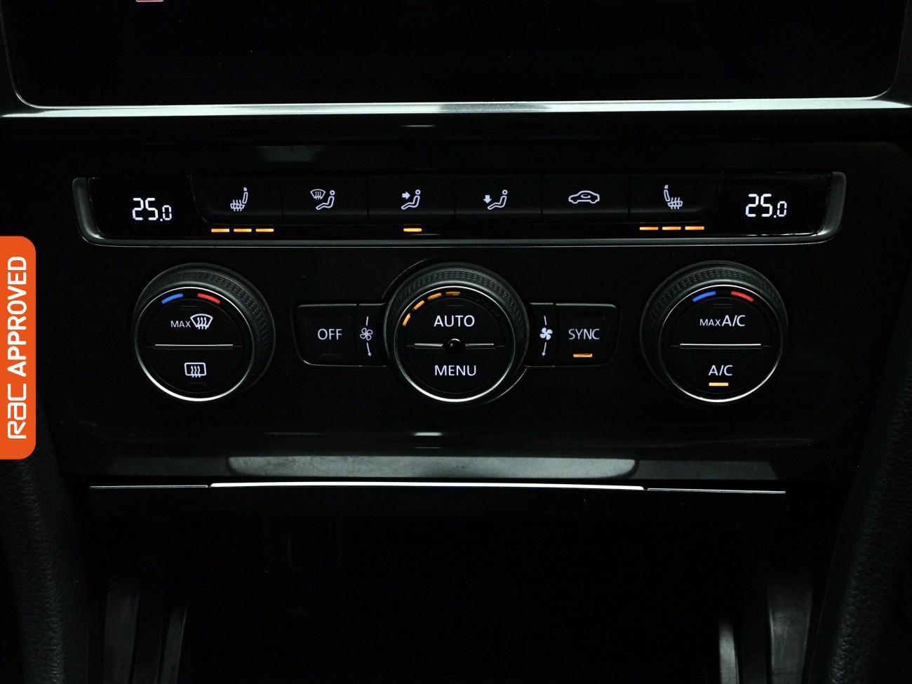 Volkswagen Golf view 17