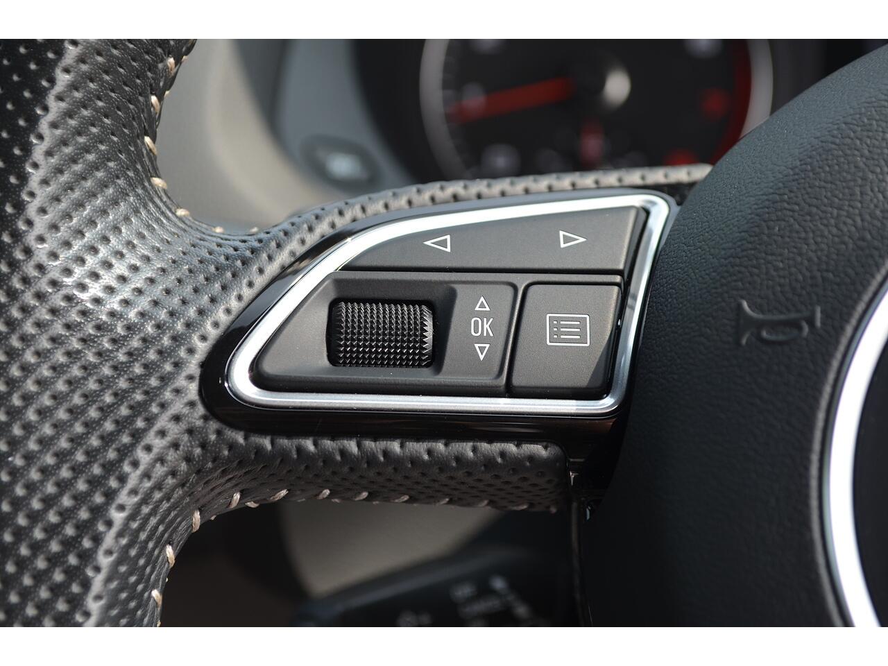 Audi Q3 view 27
