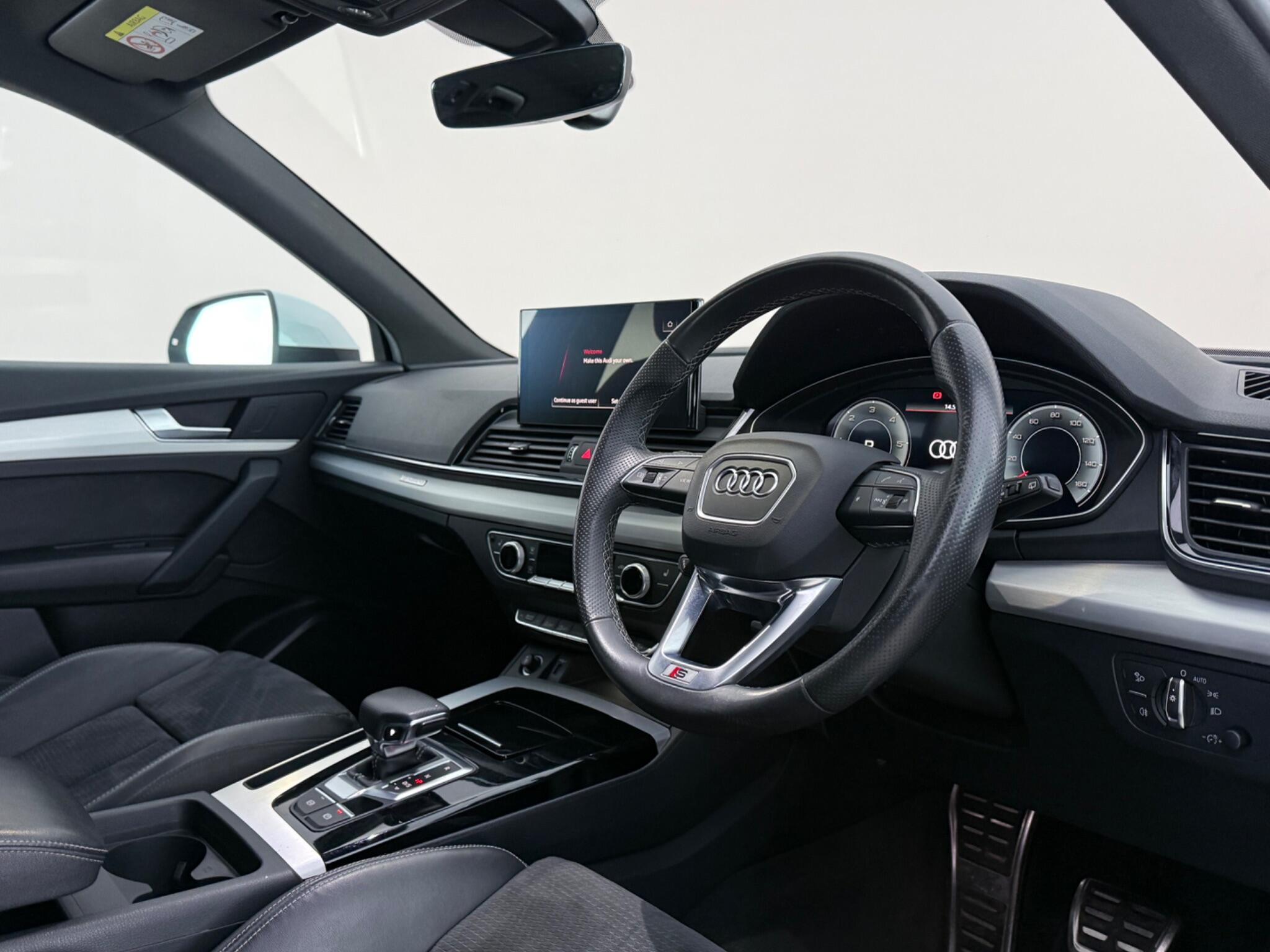 Audi Q5 view 7