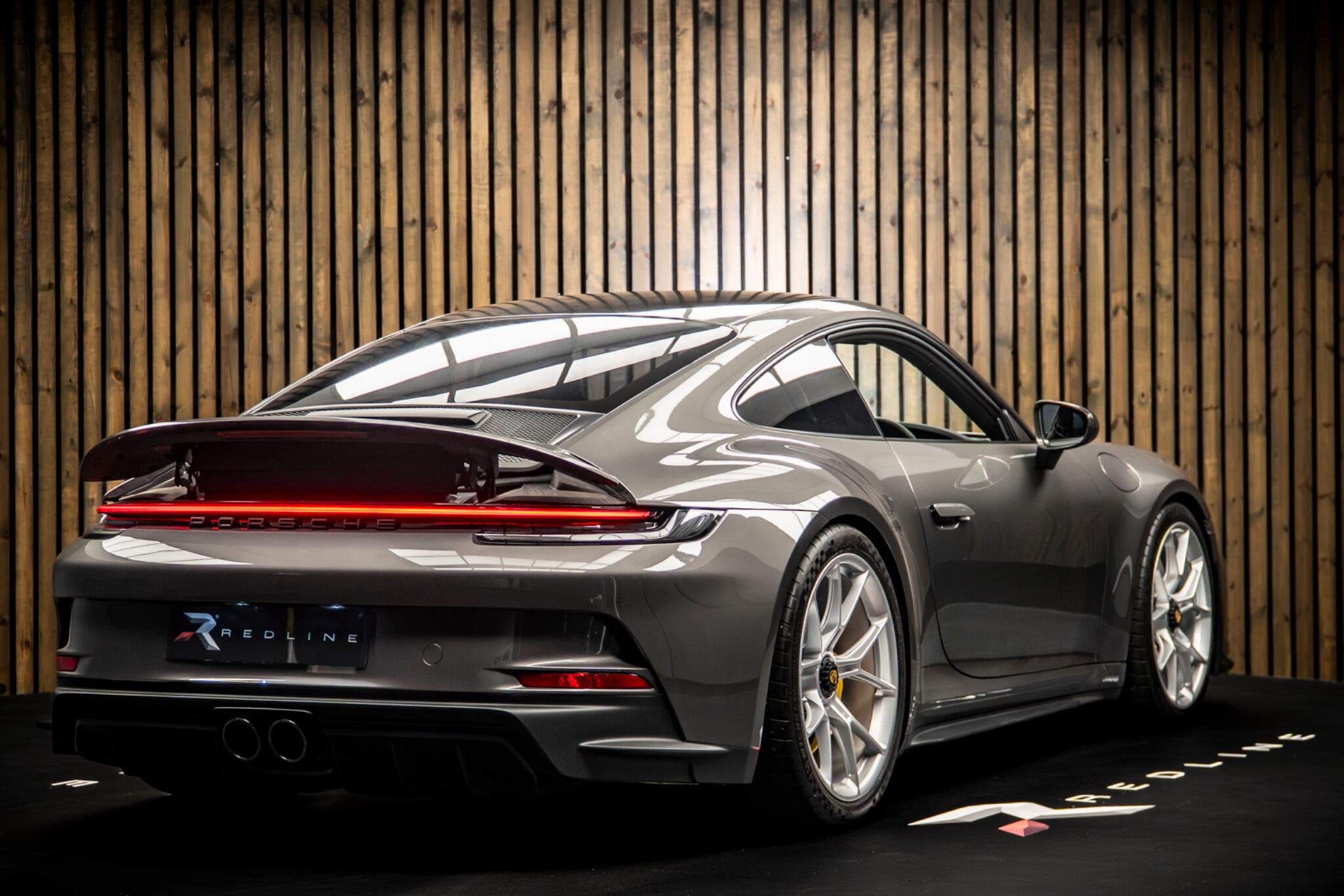 Porsche 911 view 4