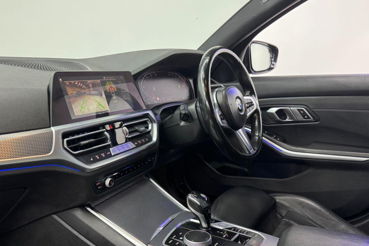 BMW 3 Series view 35