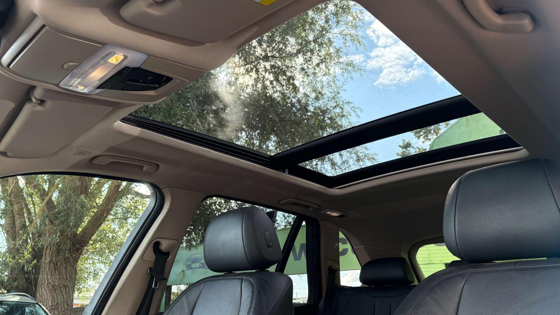 BMW X5 view 4