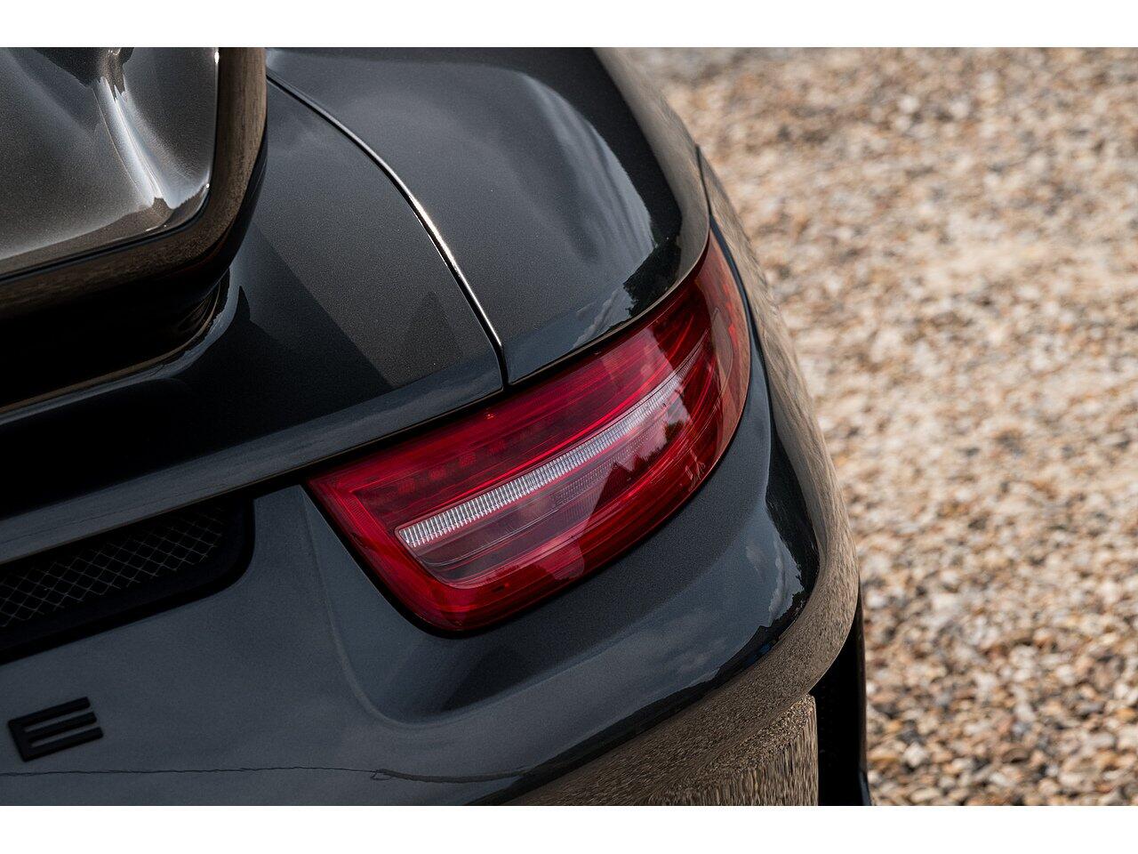 Porsche 911 view 24