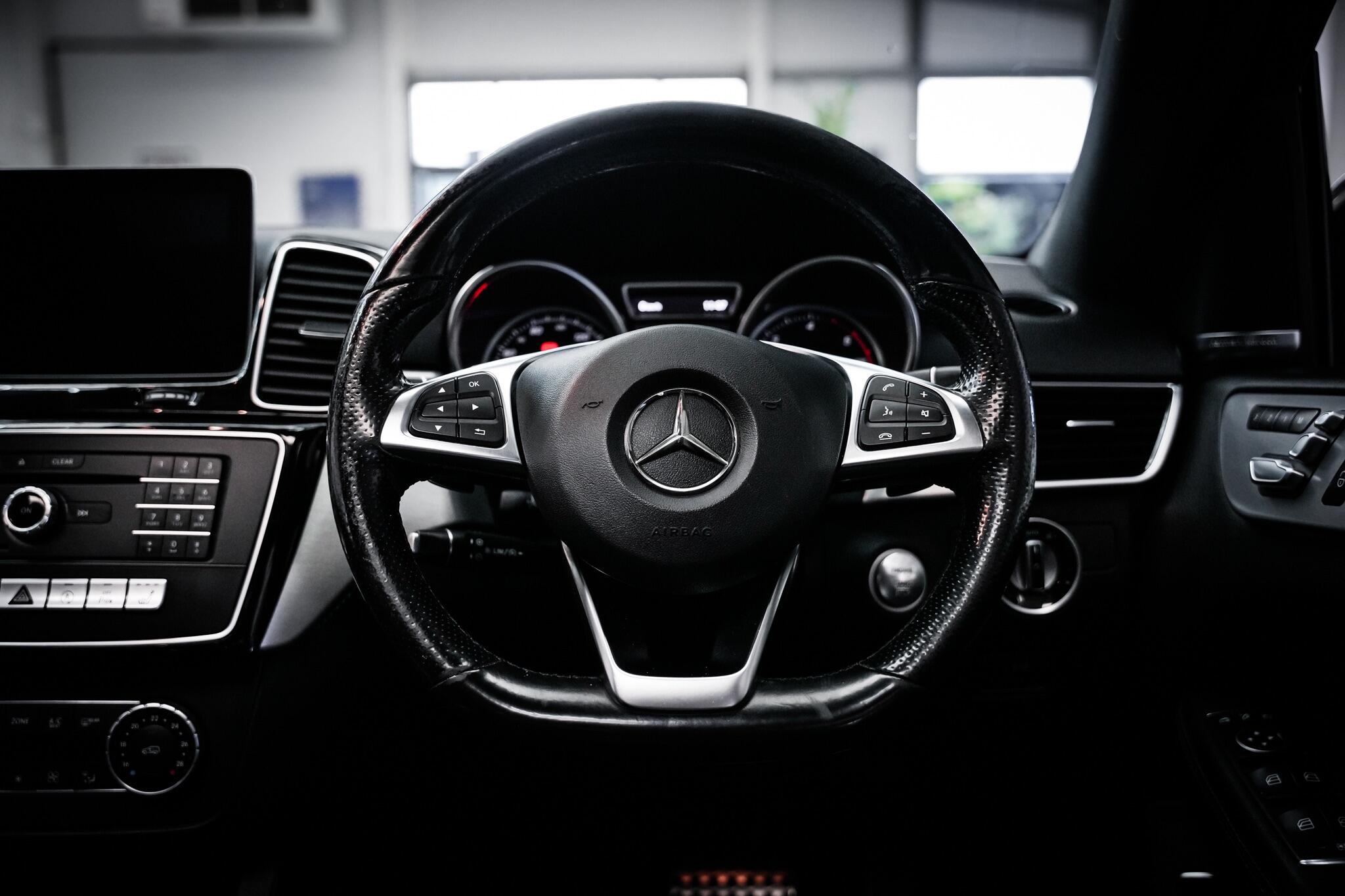 Mercedes-Benz GLE view 20