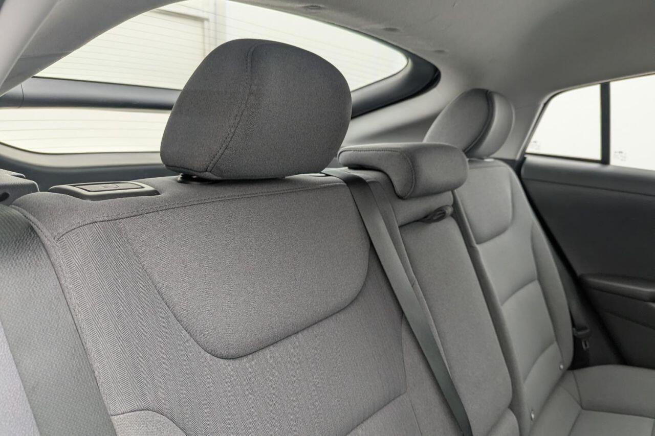 Hyundai Ioniq view 18