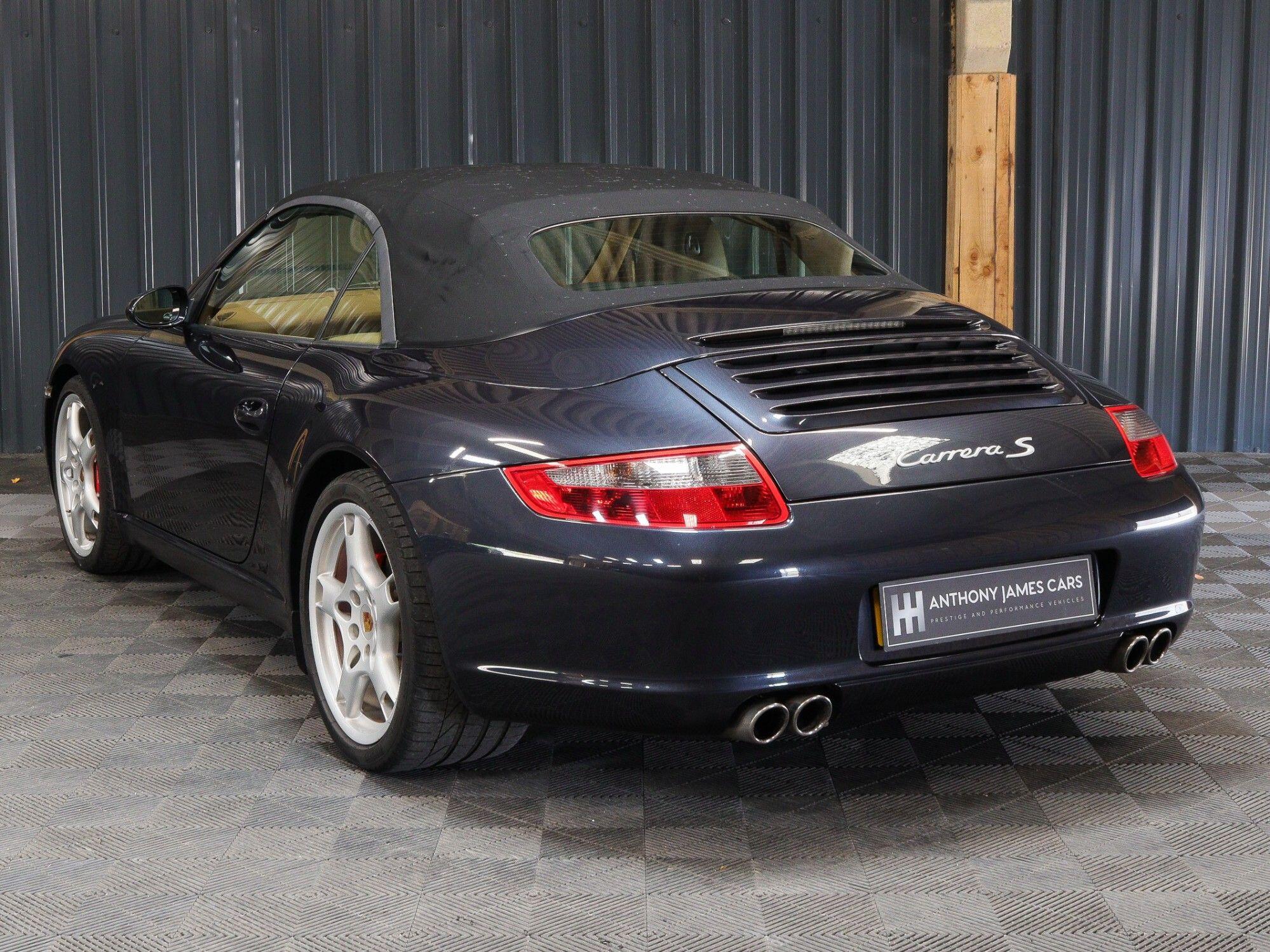 Porsche 911 view 22