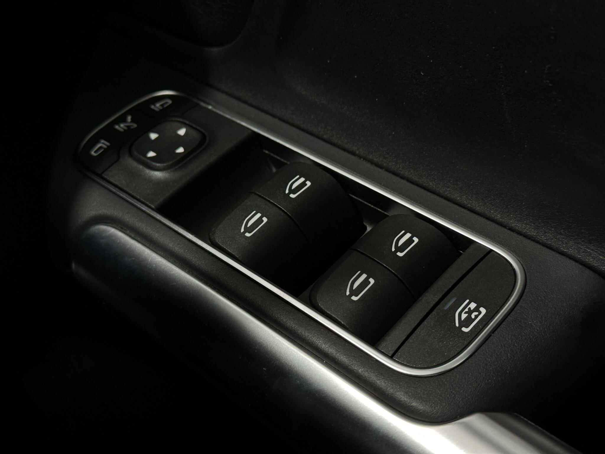 Mercedes-Benz Gla view 19