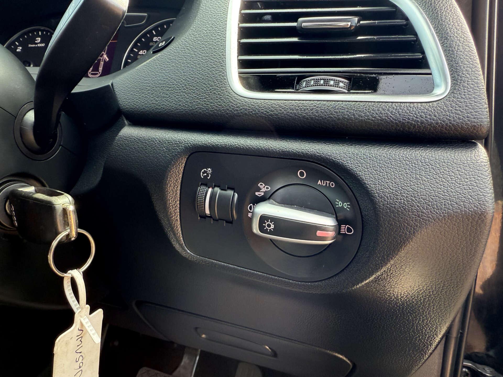 Audi Q3 view 36