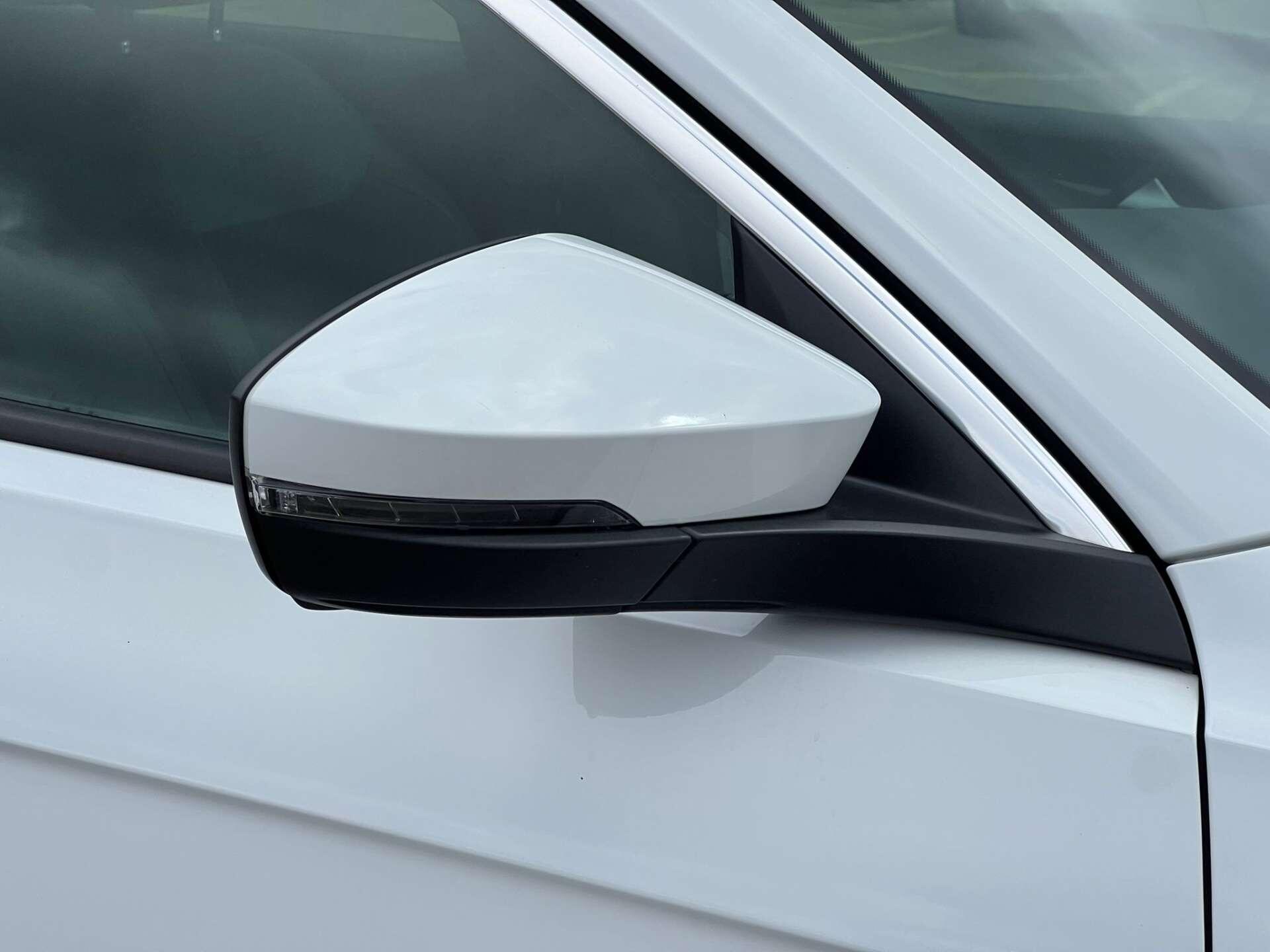 Volkswagen T-Roc view 24
