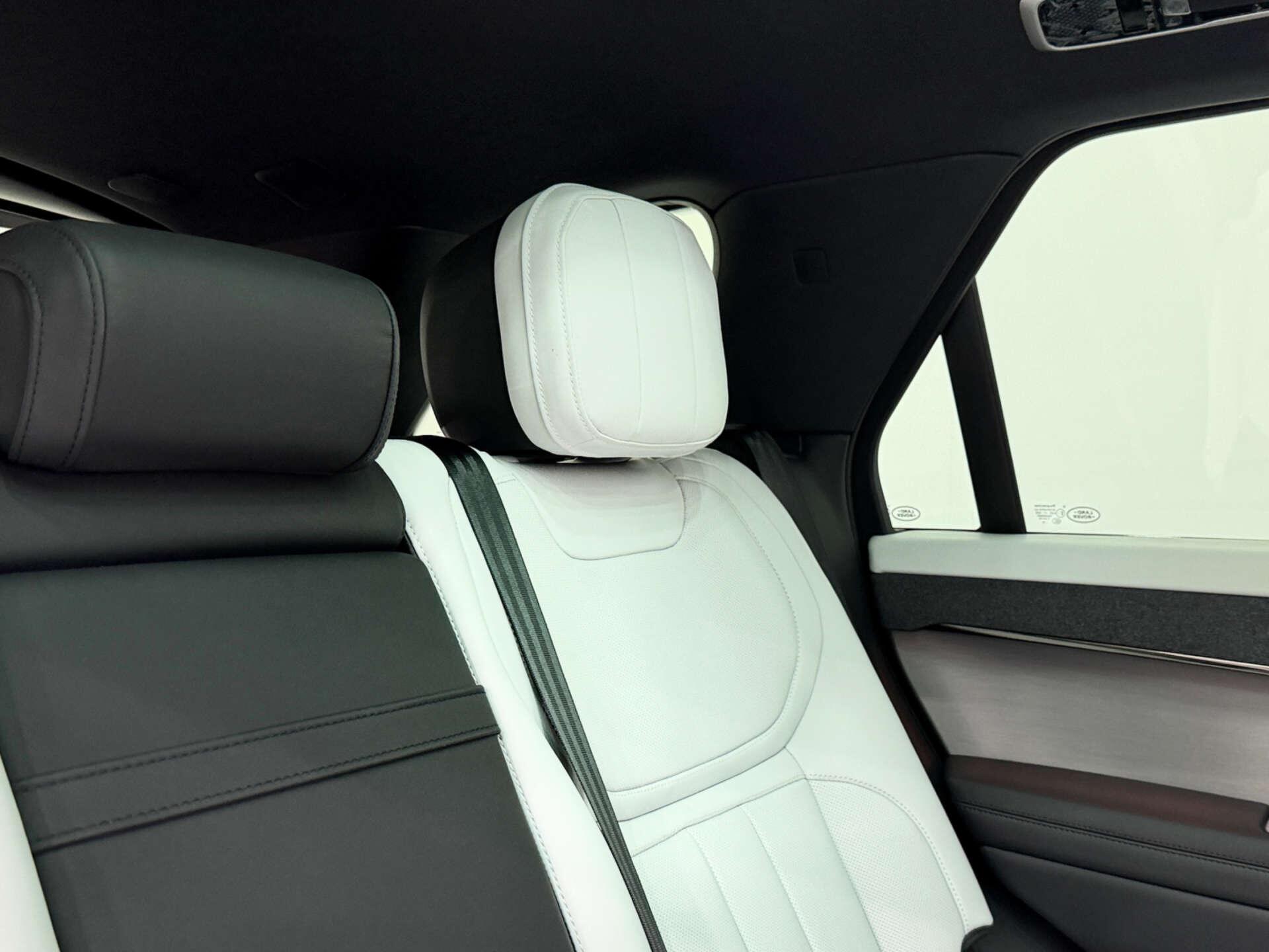 Land Rover Range Rover Sport view 13