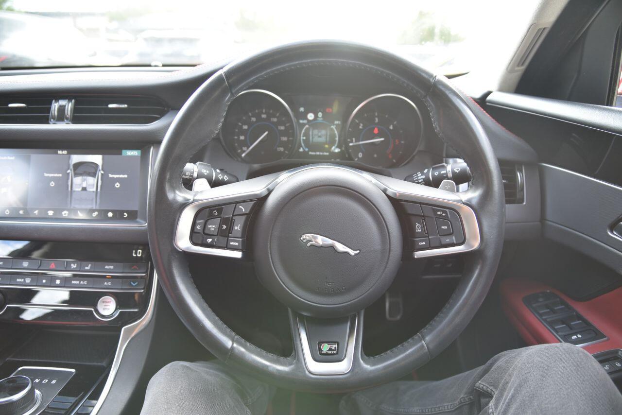 Jaguar XF view 29