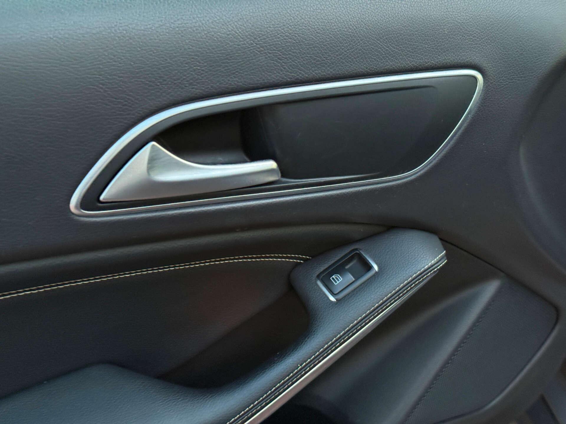 Mercedes-Benz Gla view 43