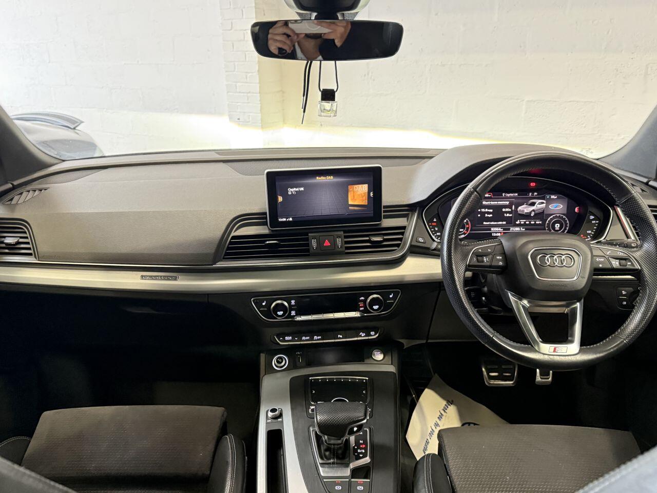 Audi Q5 view 34