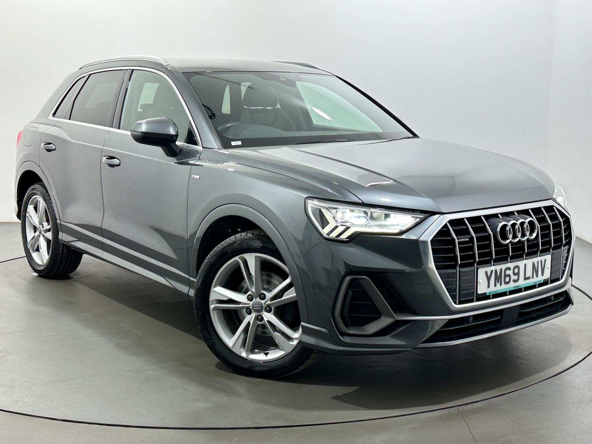 Audi Q3 view 54