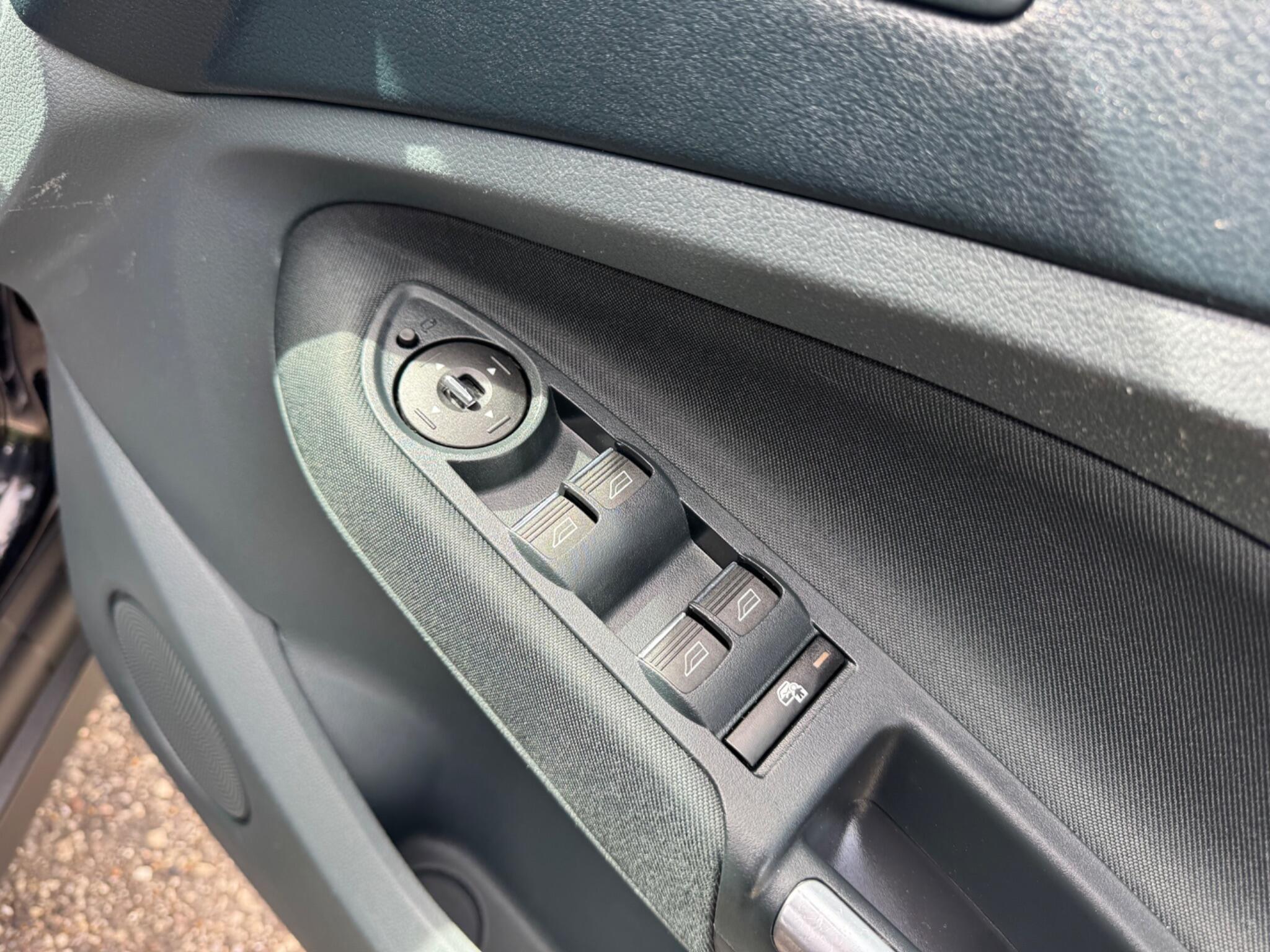 Ford Grand C-Max view 19