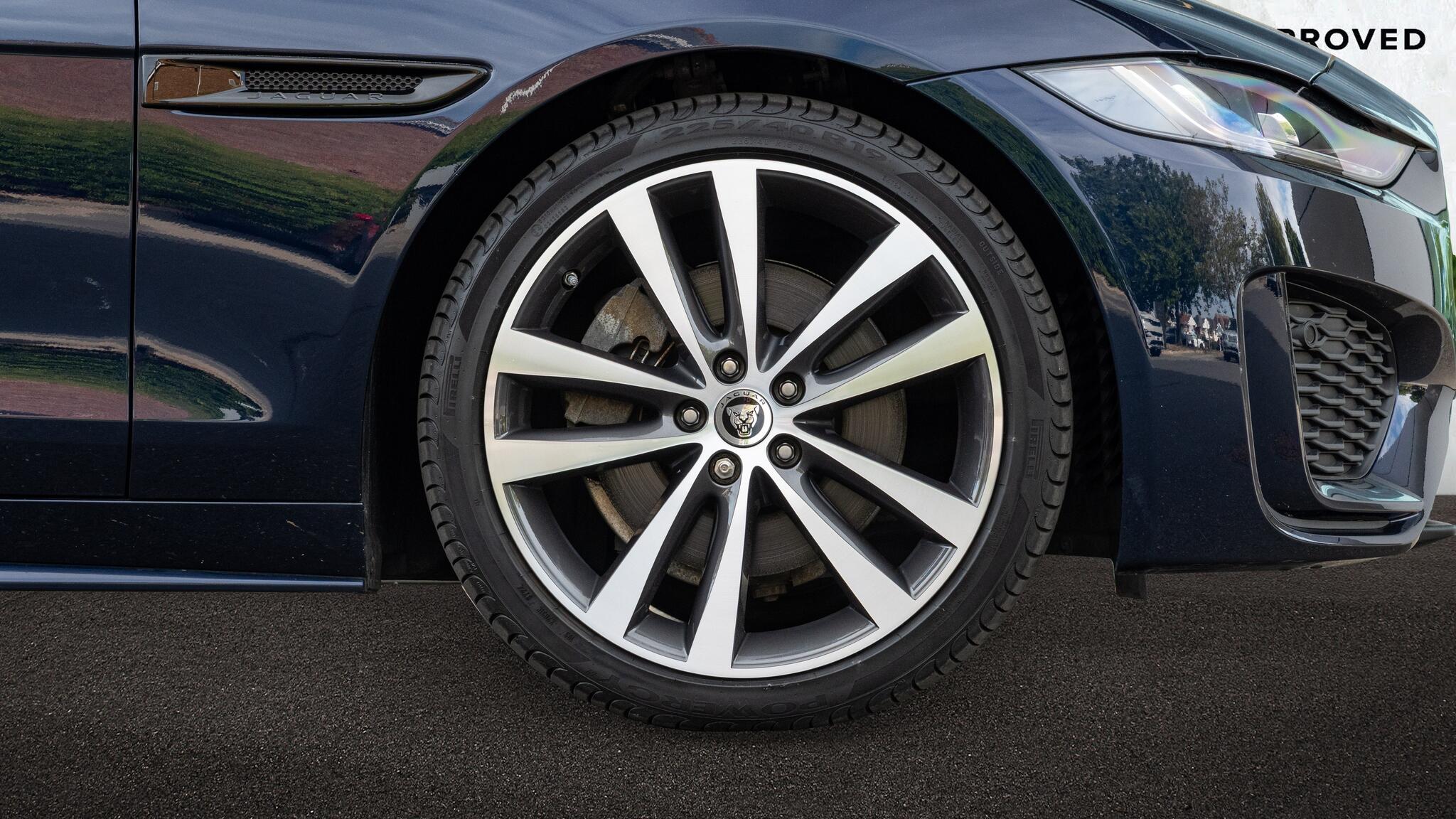 Jaguar Xe view 8