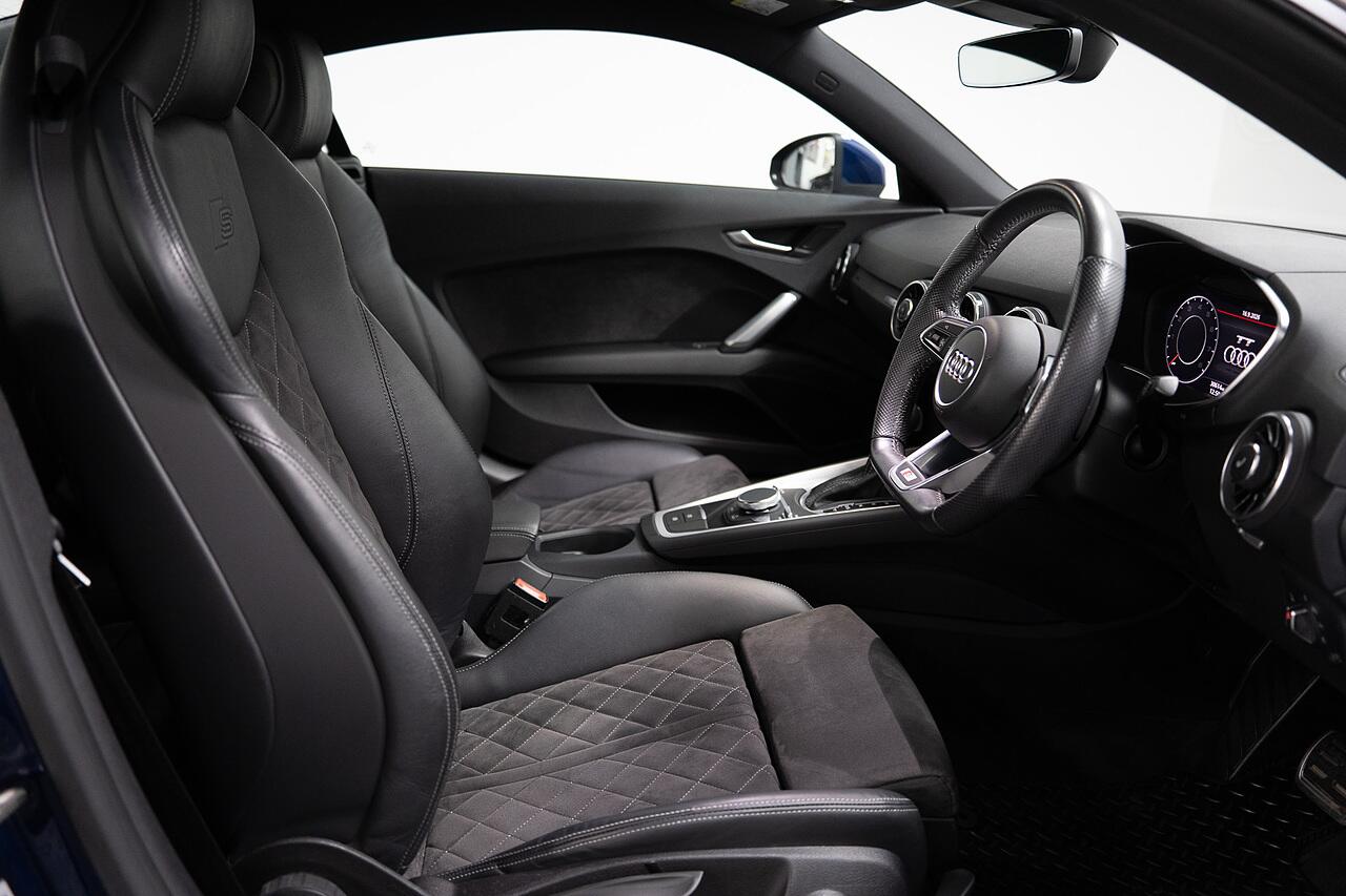 Audi TT view 3