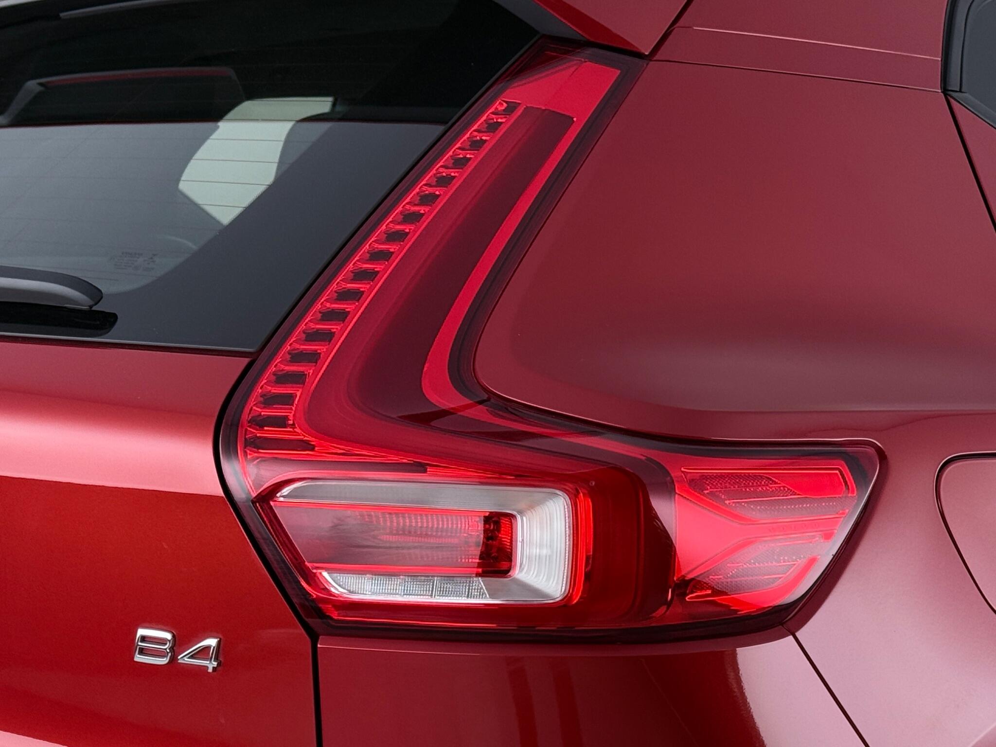 Volvo XC40 view 10
