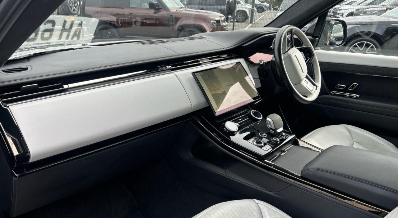 Land Rover Range Rover Sport view 2