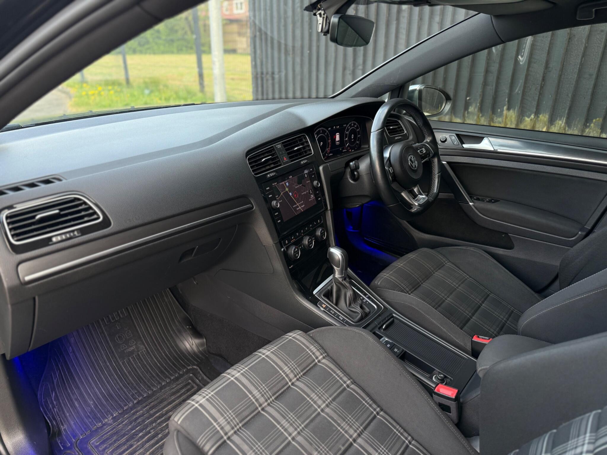 Volkswagen Golf view 43