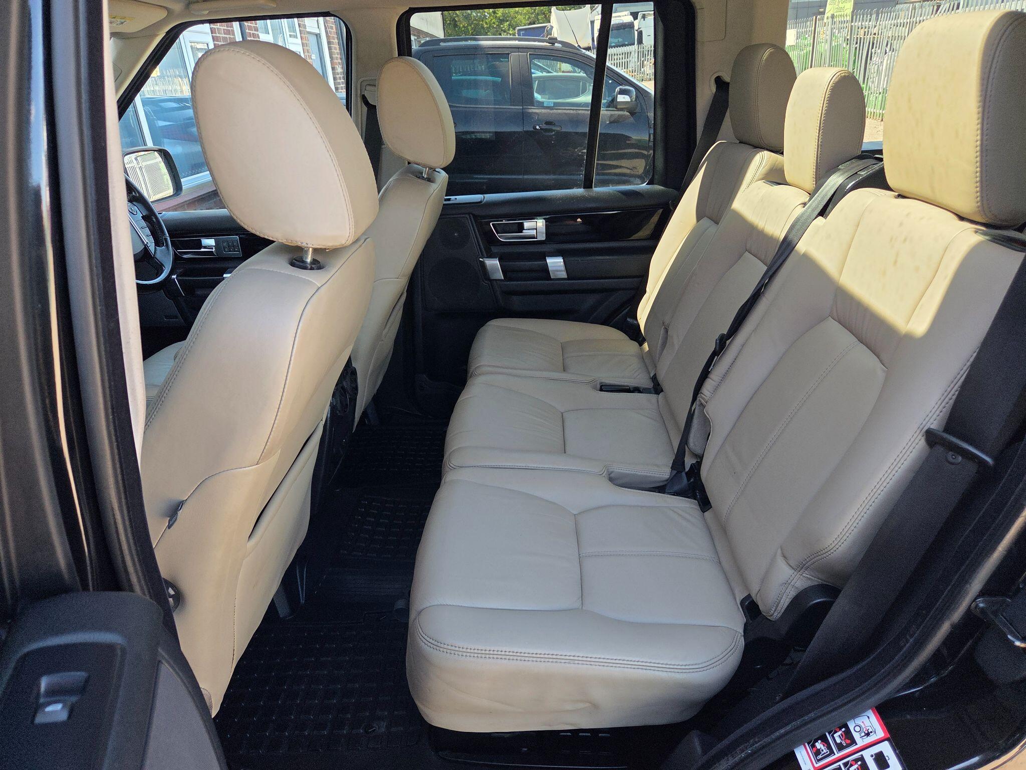 Land Rover Discovery 4 view 16