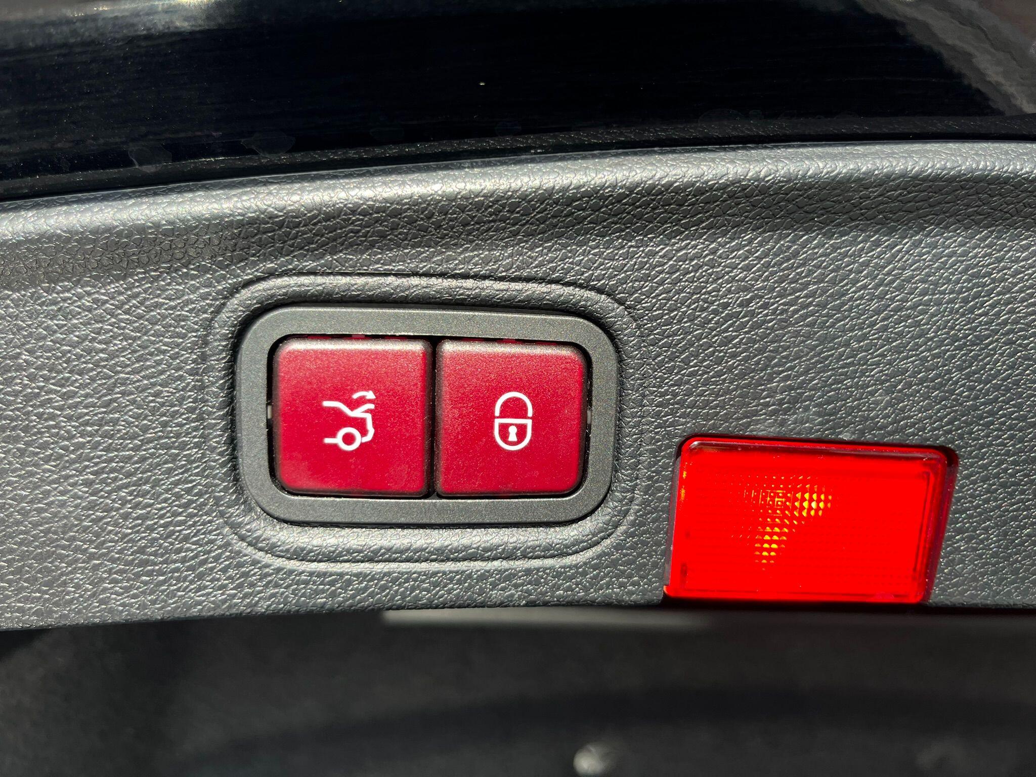 Mercedes-Benz C-Class view 41