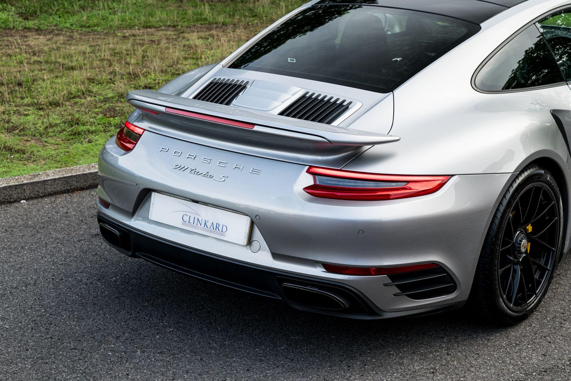 Porsche 911 view 29