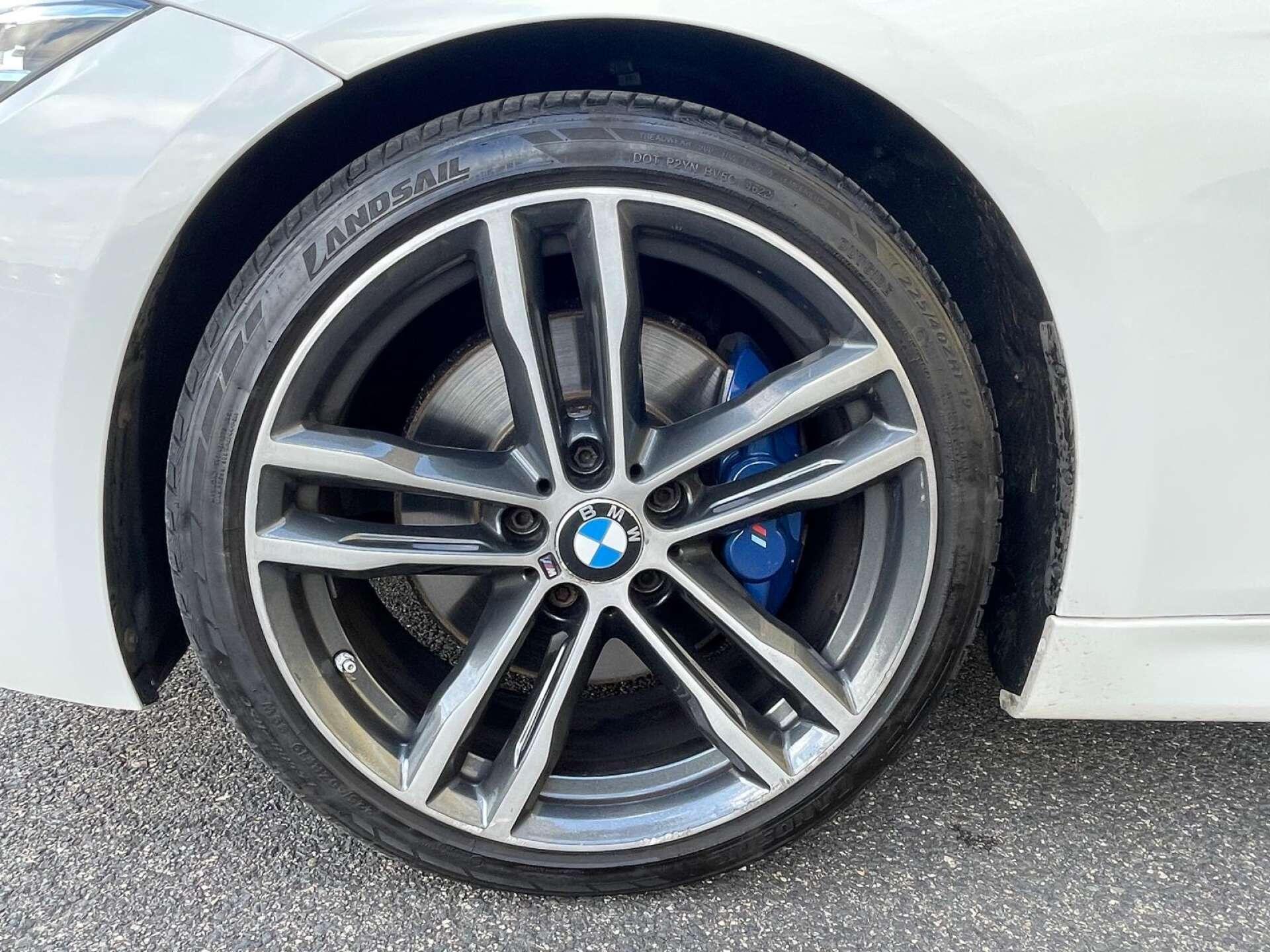 BMW 3 Series view 3