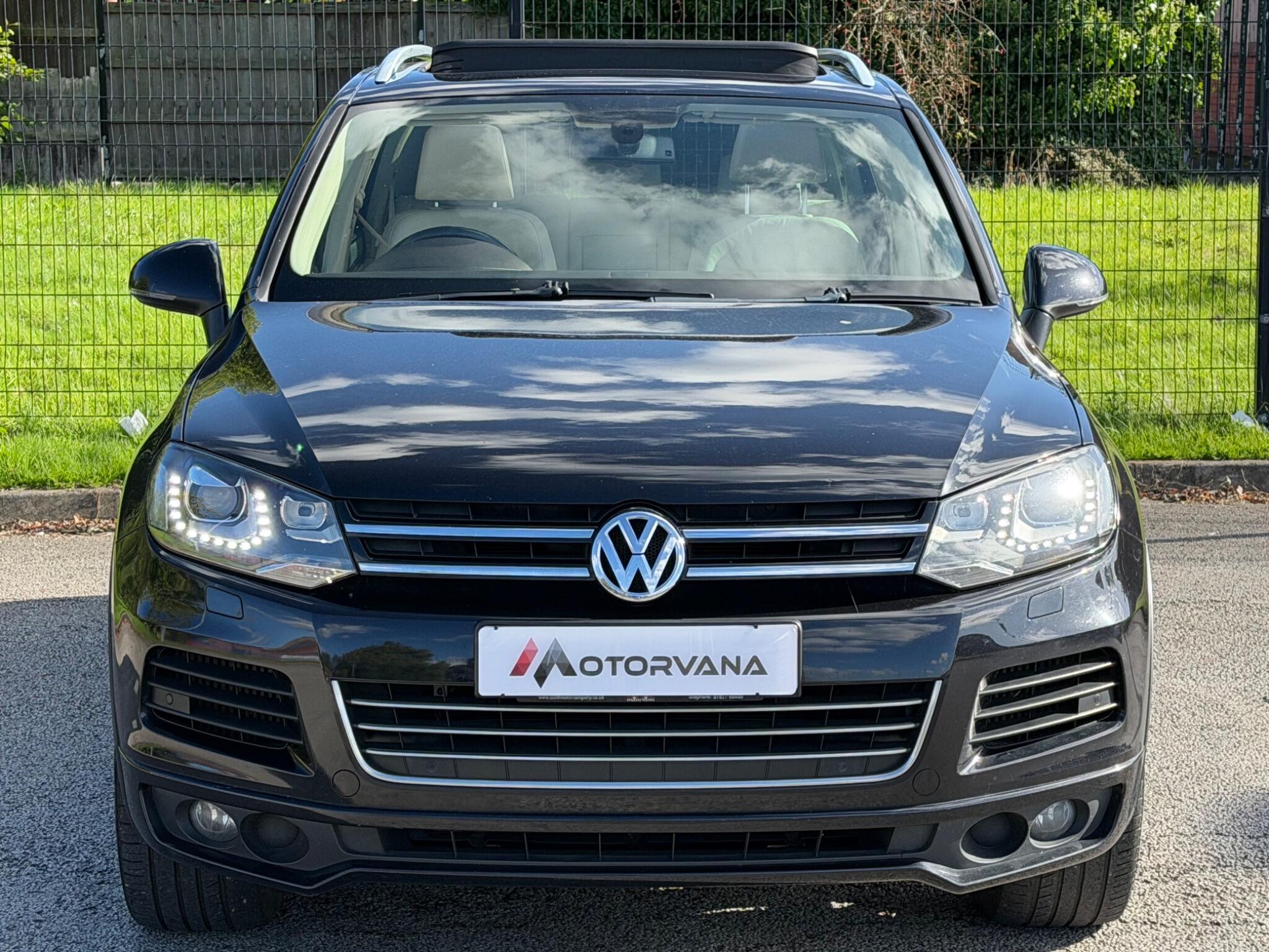 Volkswagen Touareg view 2