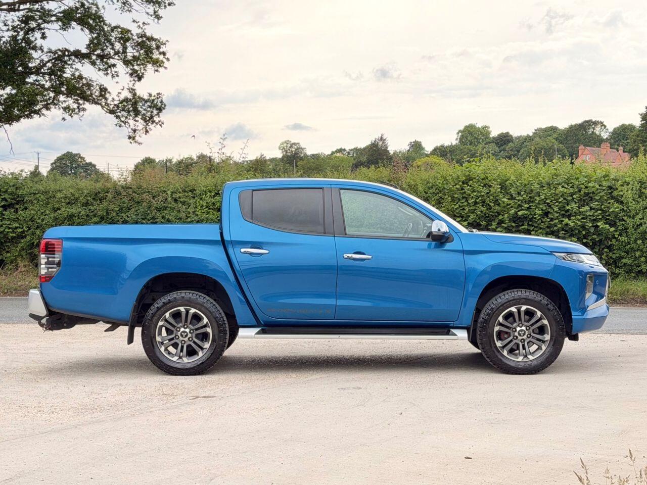 Mitsubishi L200 view 8