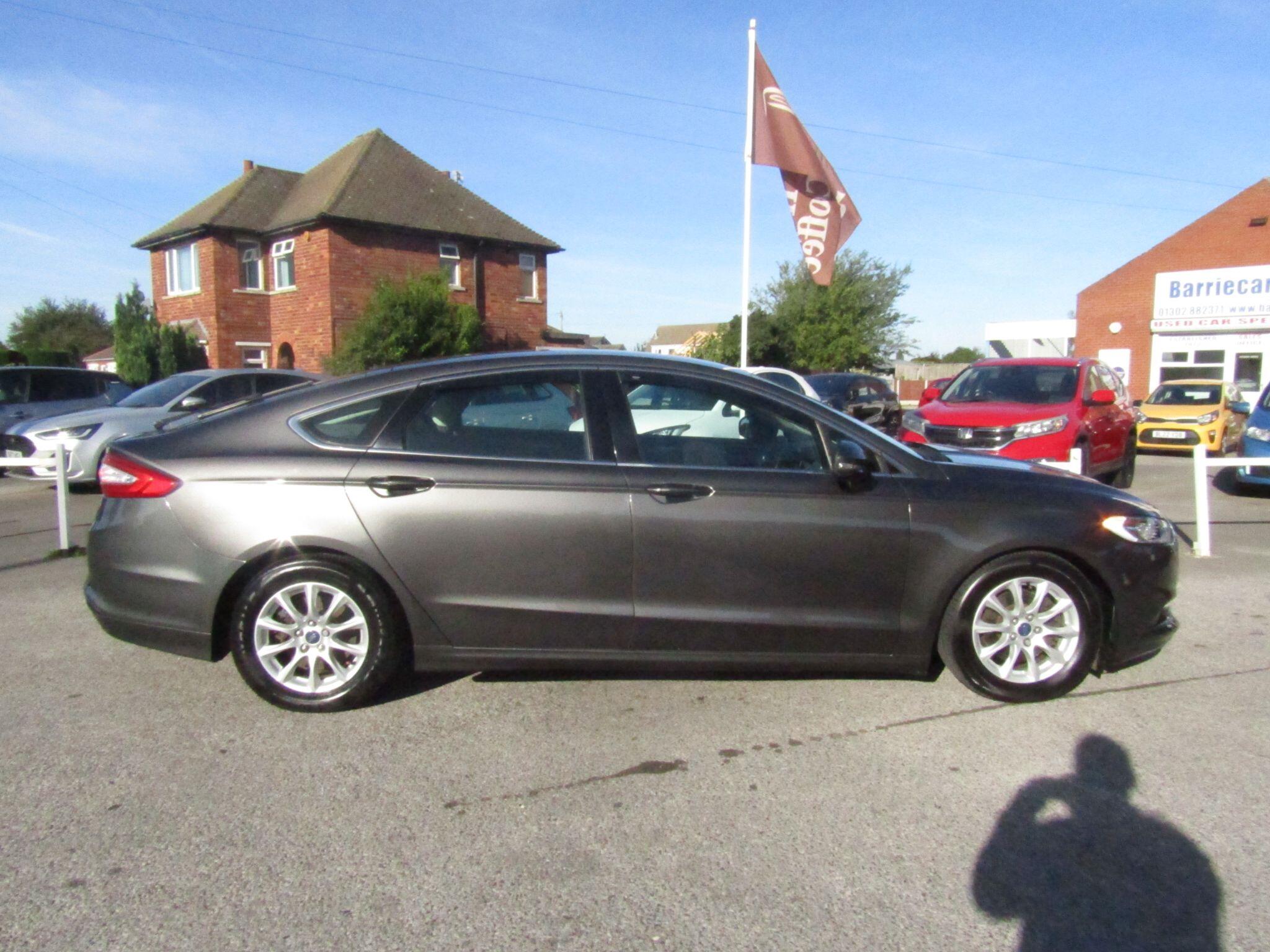 Ford Mondeo view 10
