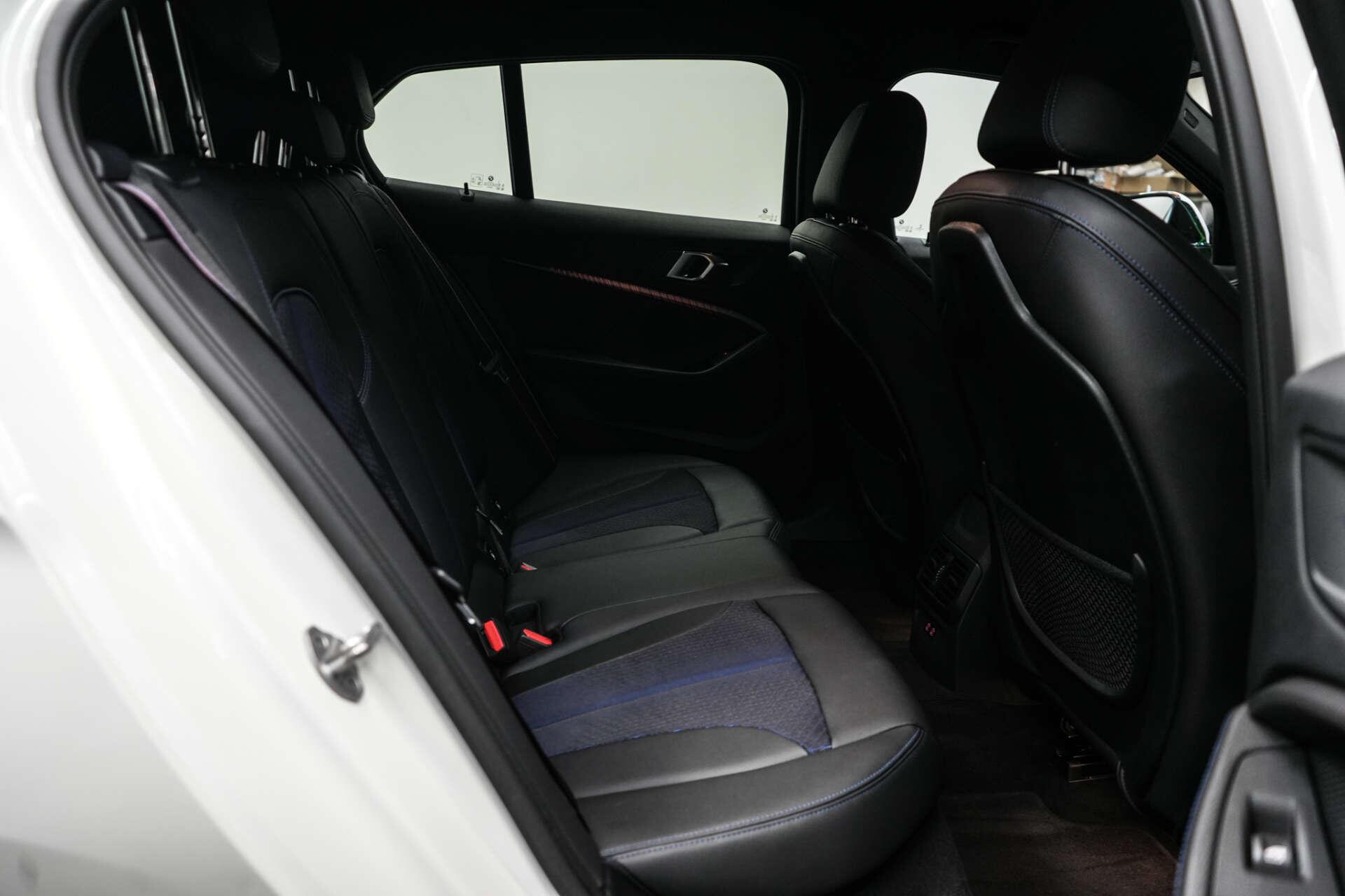 BMW 1 Series view 22