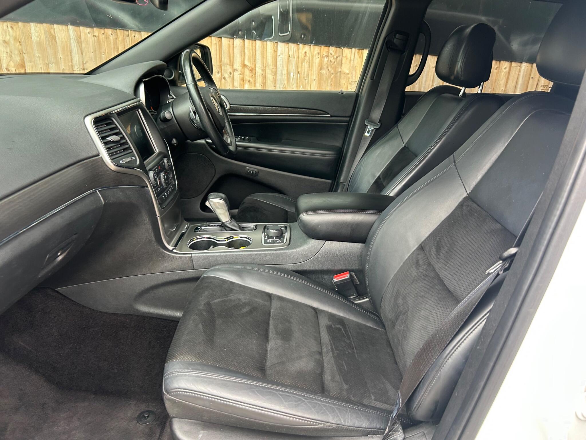 Jeep Grand Cherokee view 35