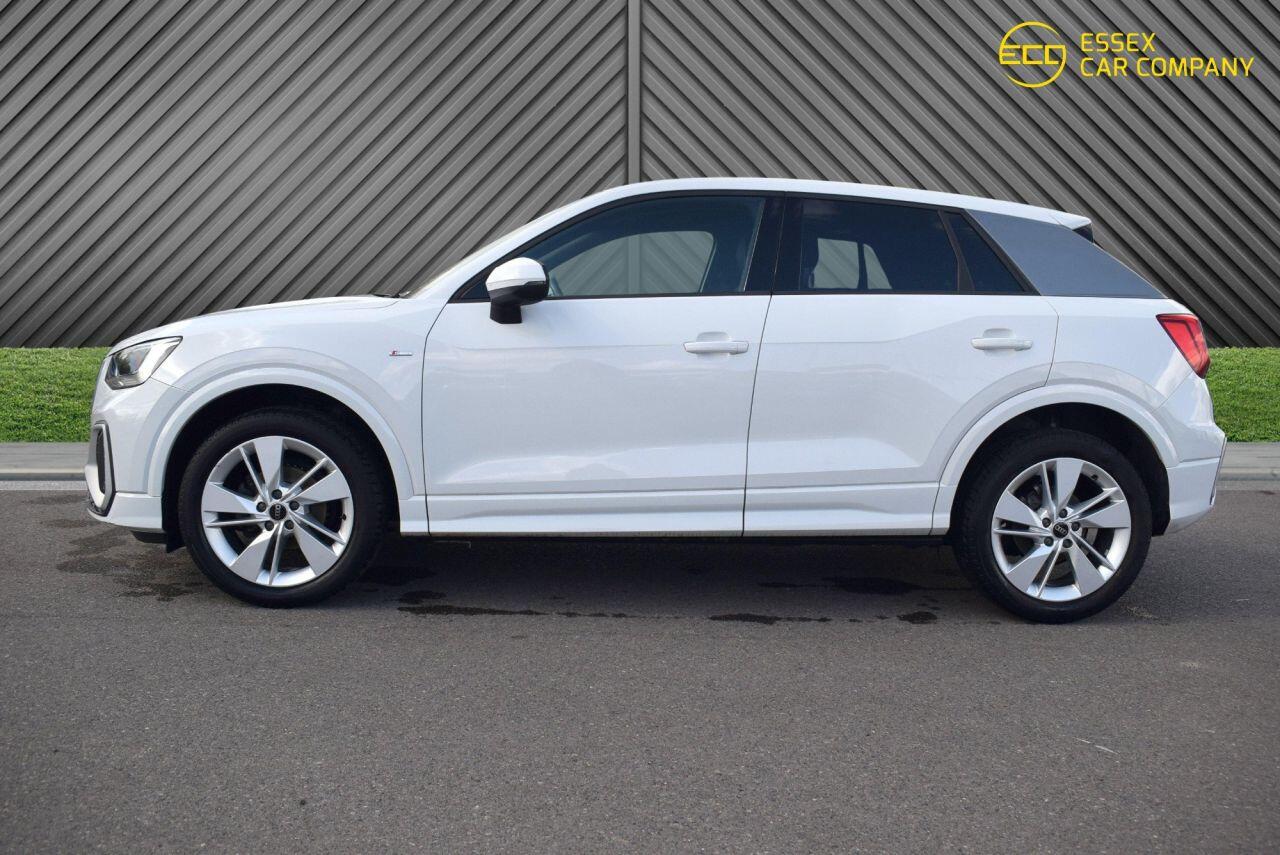 Audi Q2 view 14
