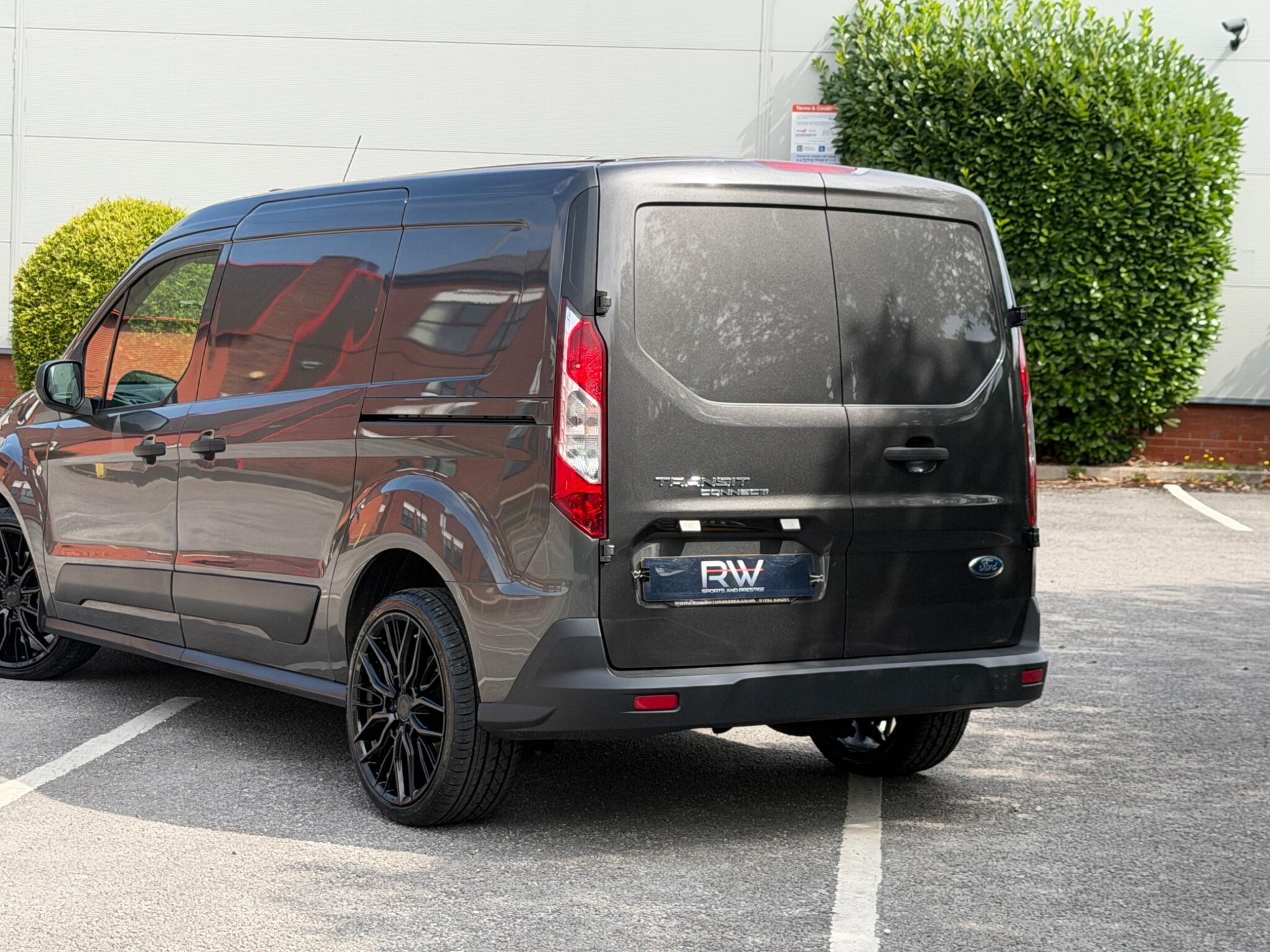 Ford Transit Connect view 33